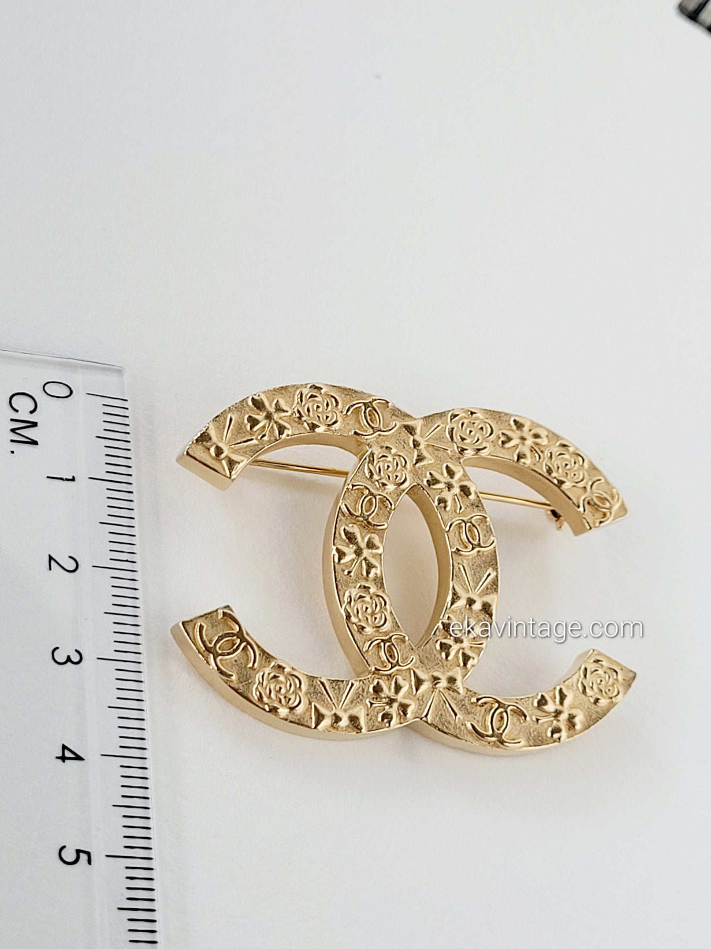 Chanel - Authentique broche CC