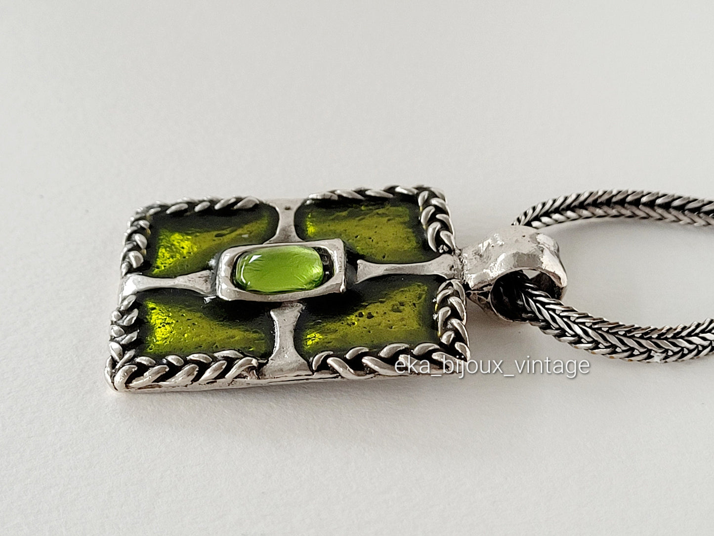 Cyclops - Vintage Necklace
