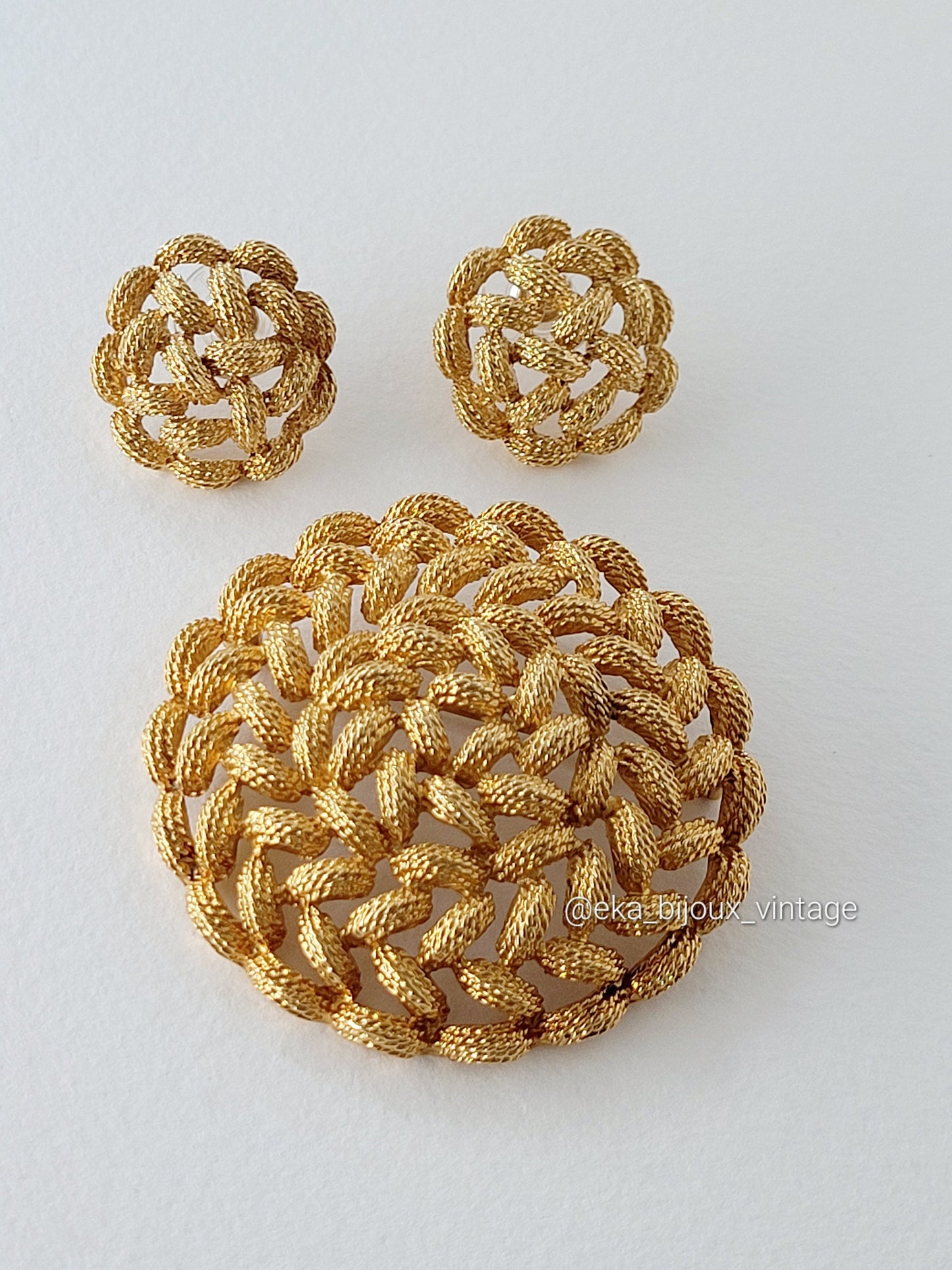 Monet - Large vintage brooch