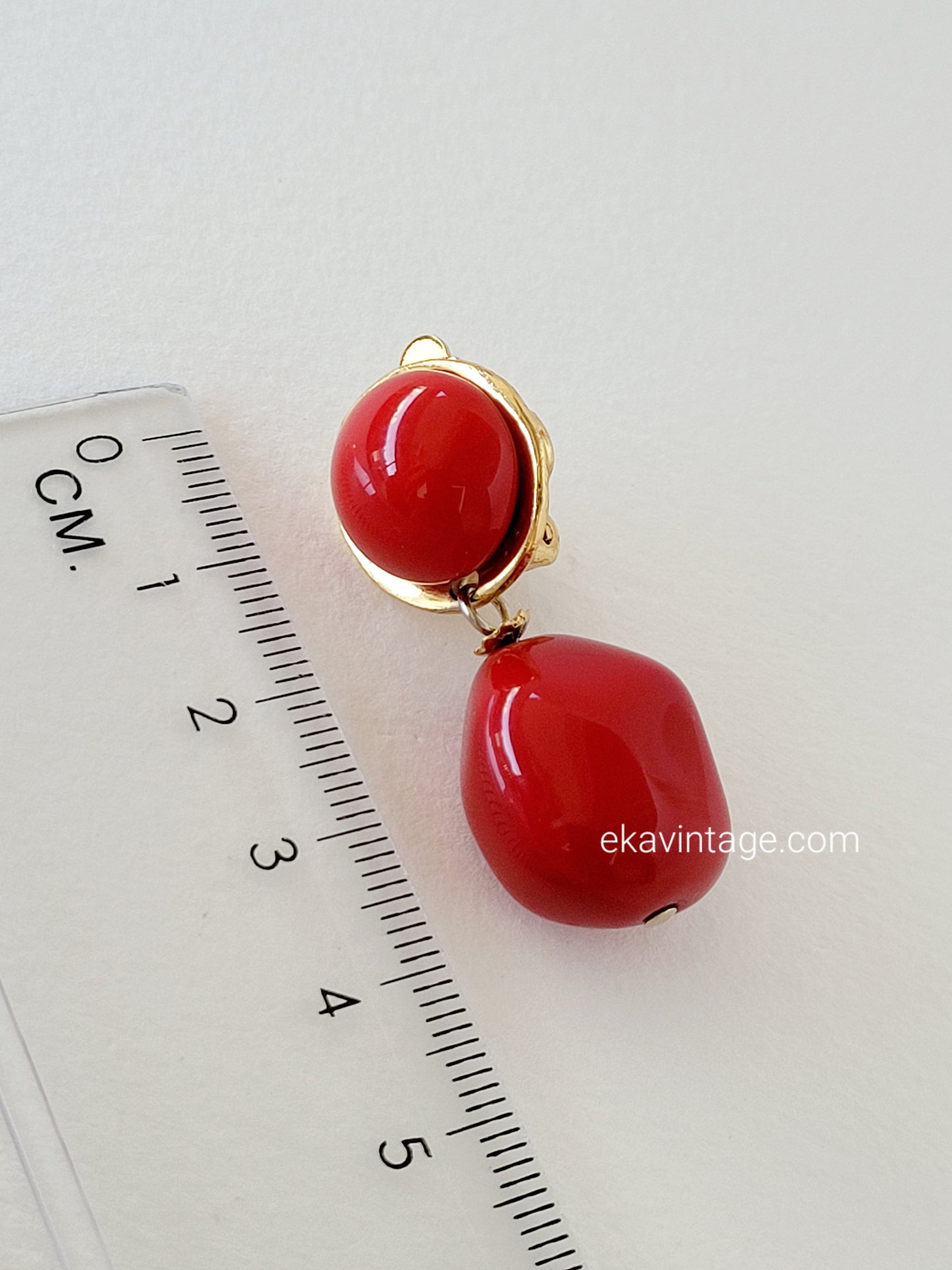 Cécile et Jeanne - Boucles d'oreilles pendantes rouge