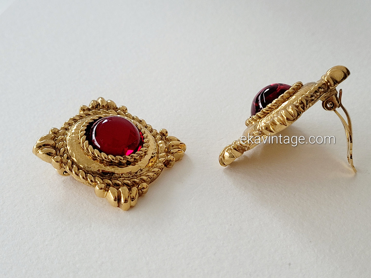 Yves Saint Laurent - Boucles d'oreilles vintage Cabochons rouges