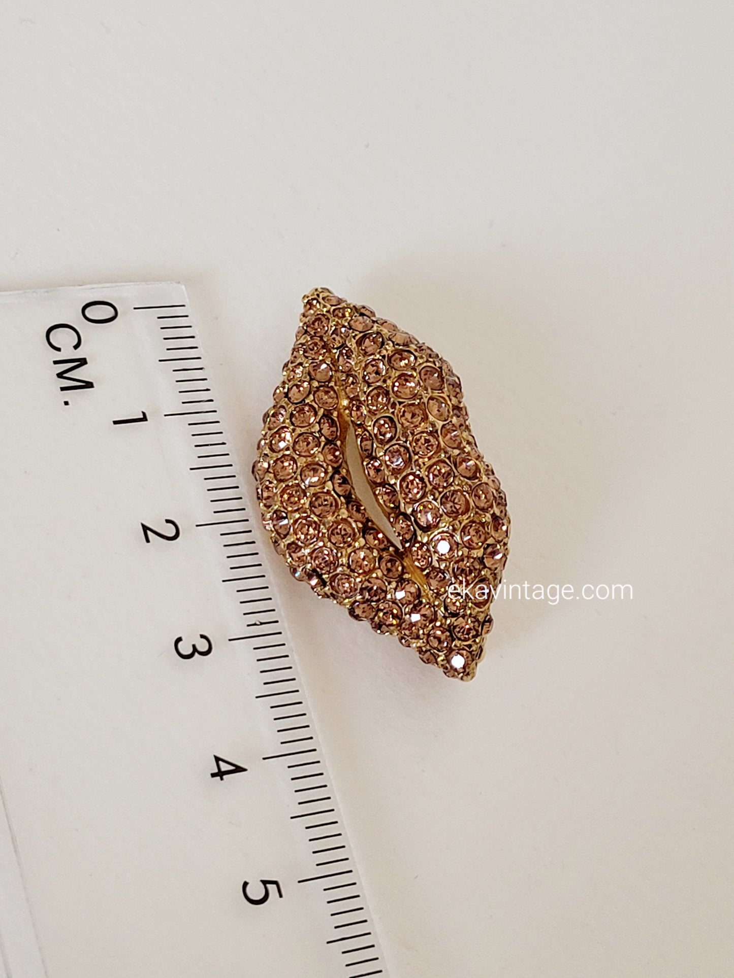 Sonia Rykiel - Broche bouche sertie de cristaux roses