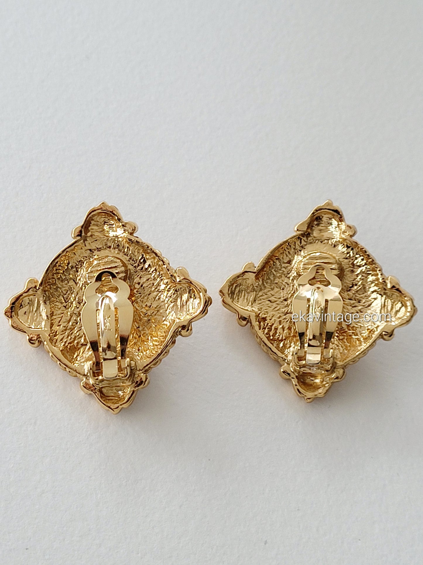 Yves Saint Laurent - Boucles d'oreilles vintage Cabochons rouges