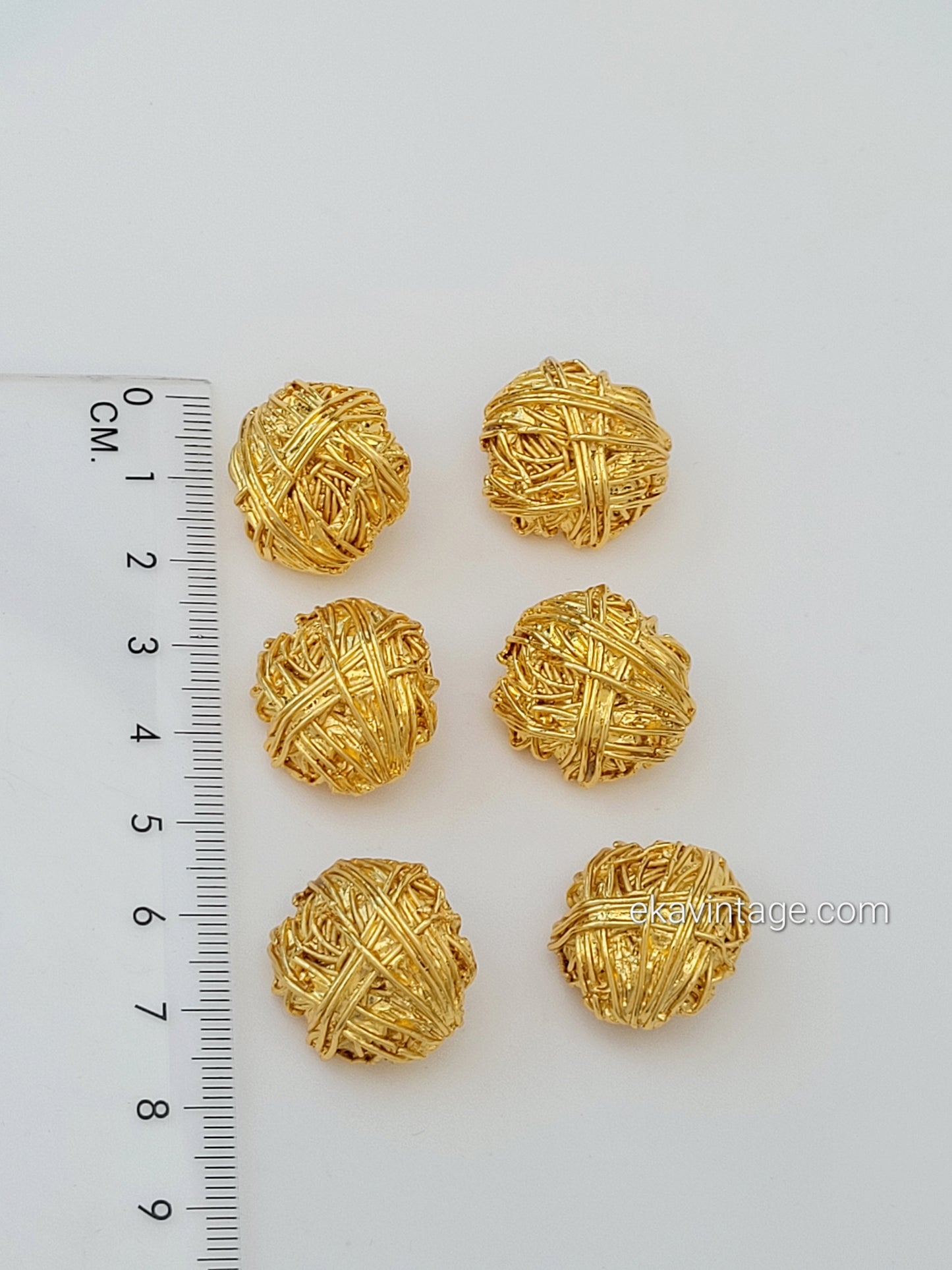Lot de six boutons couture vintage dorés