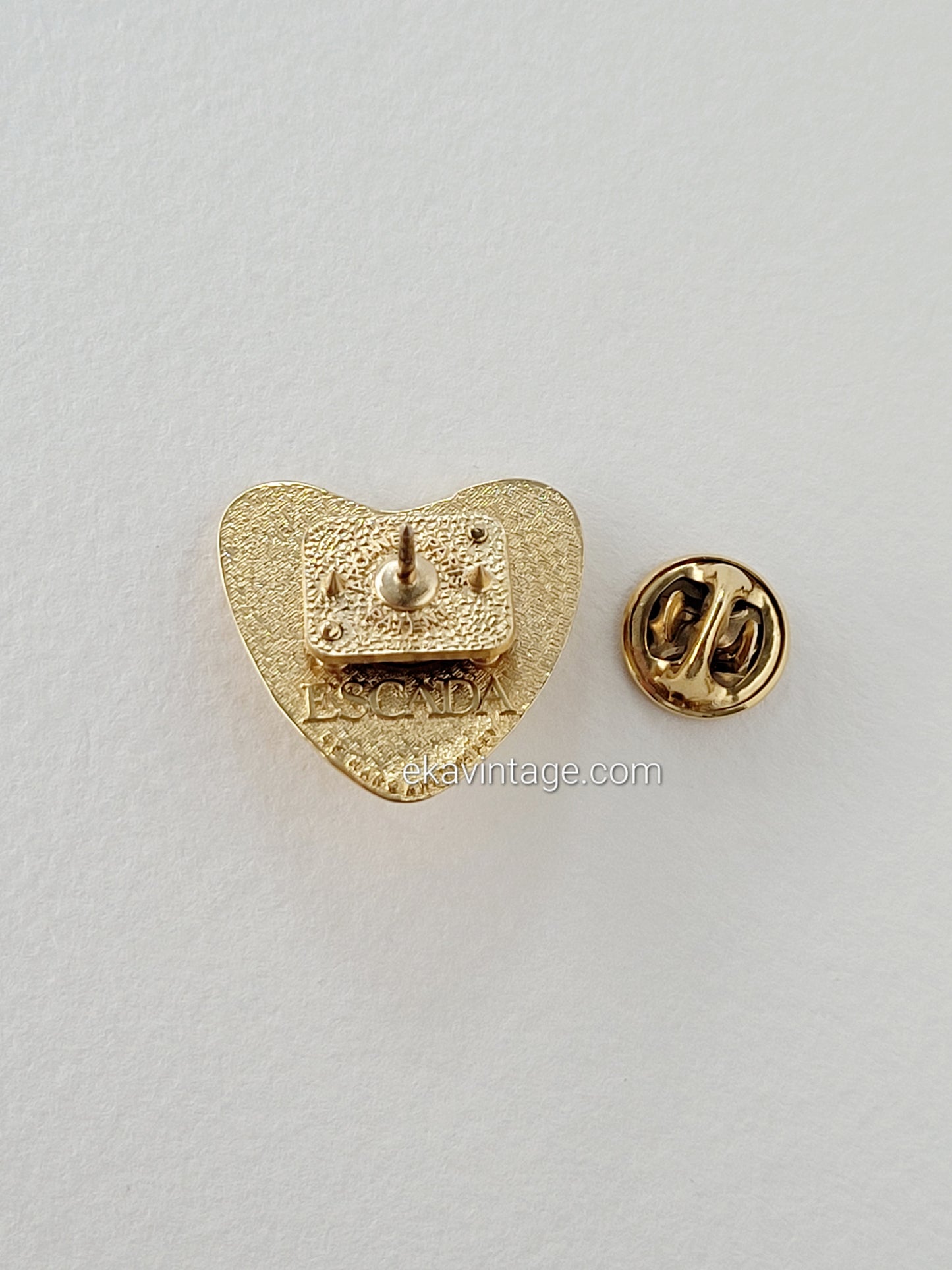 Escada - Pin's vintage en forme de Cœur