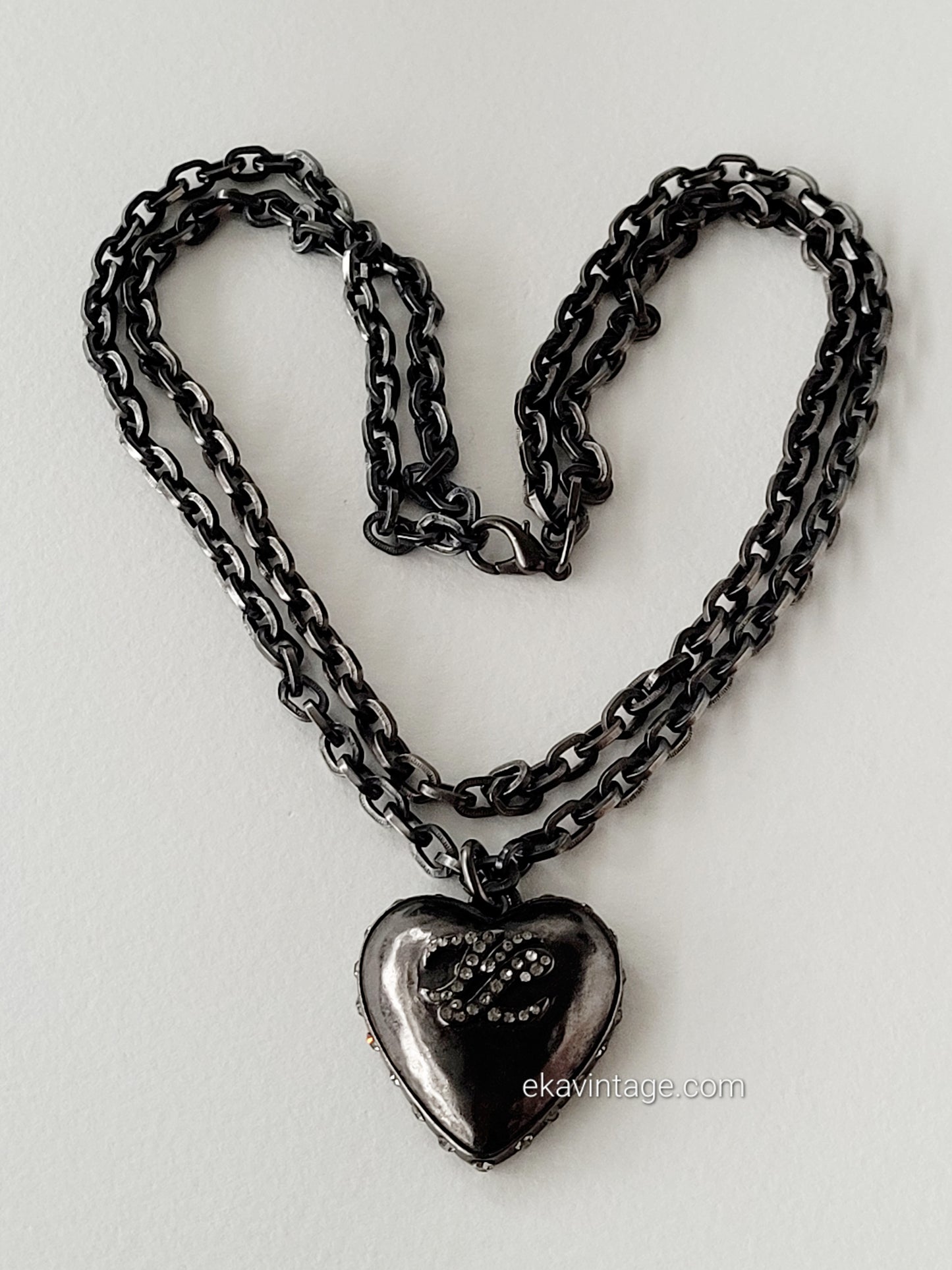 Karl Lagerfeld - Collier/Sautoir vintage Cœur KL