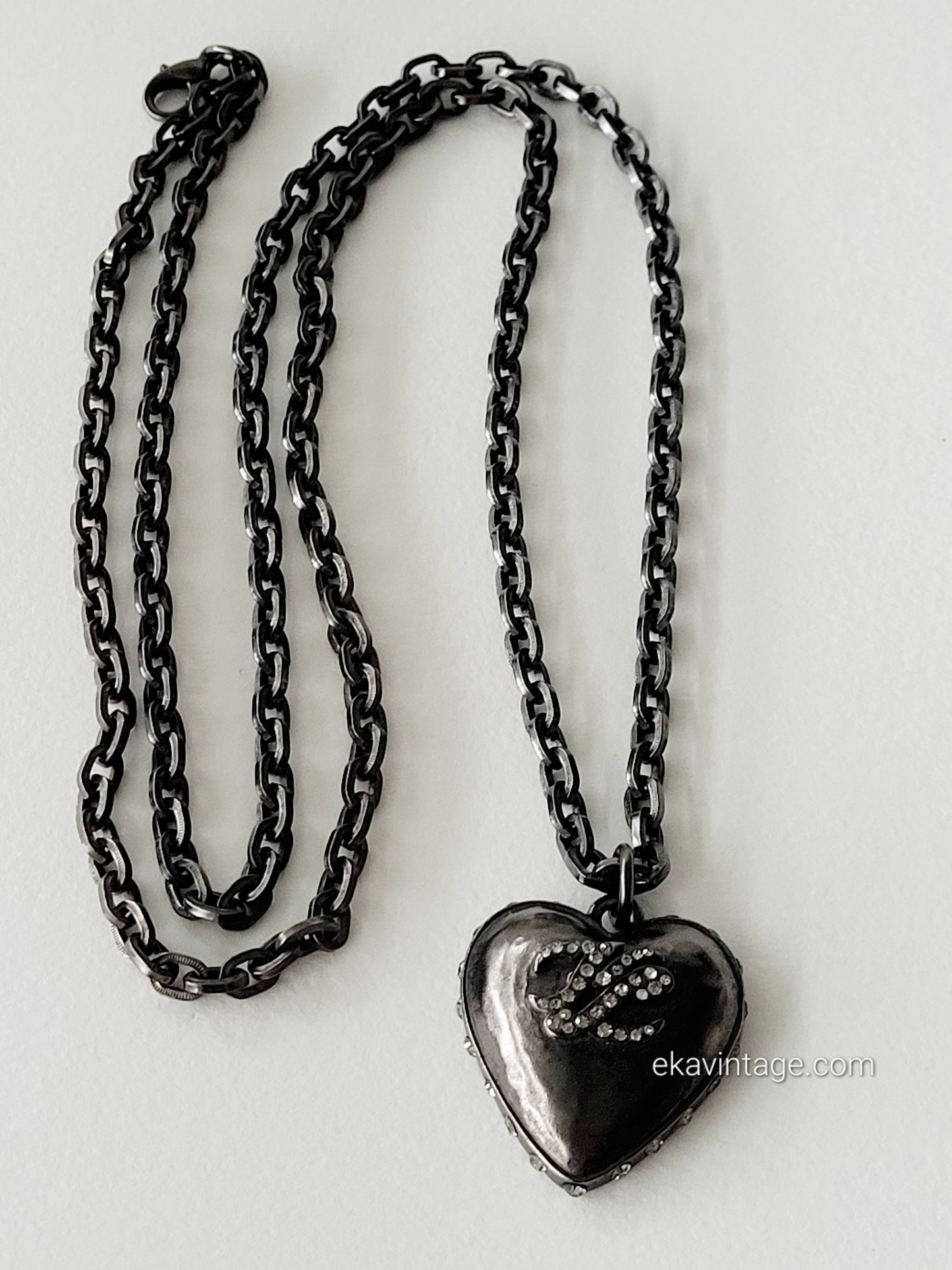 Karl Lagerfeld - Collier/Sautoir vintage Cœur KL