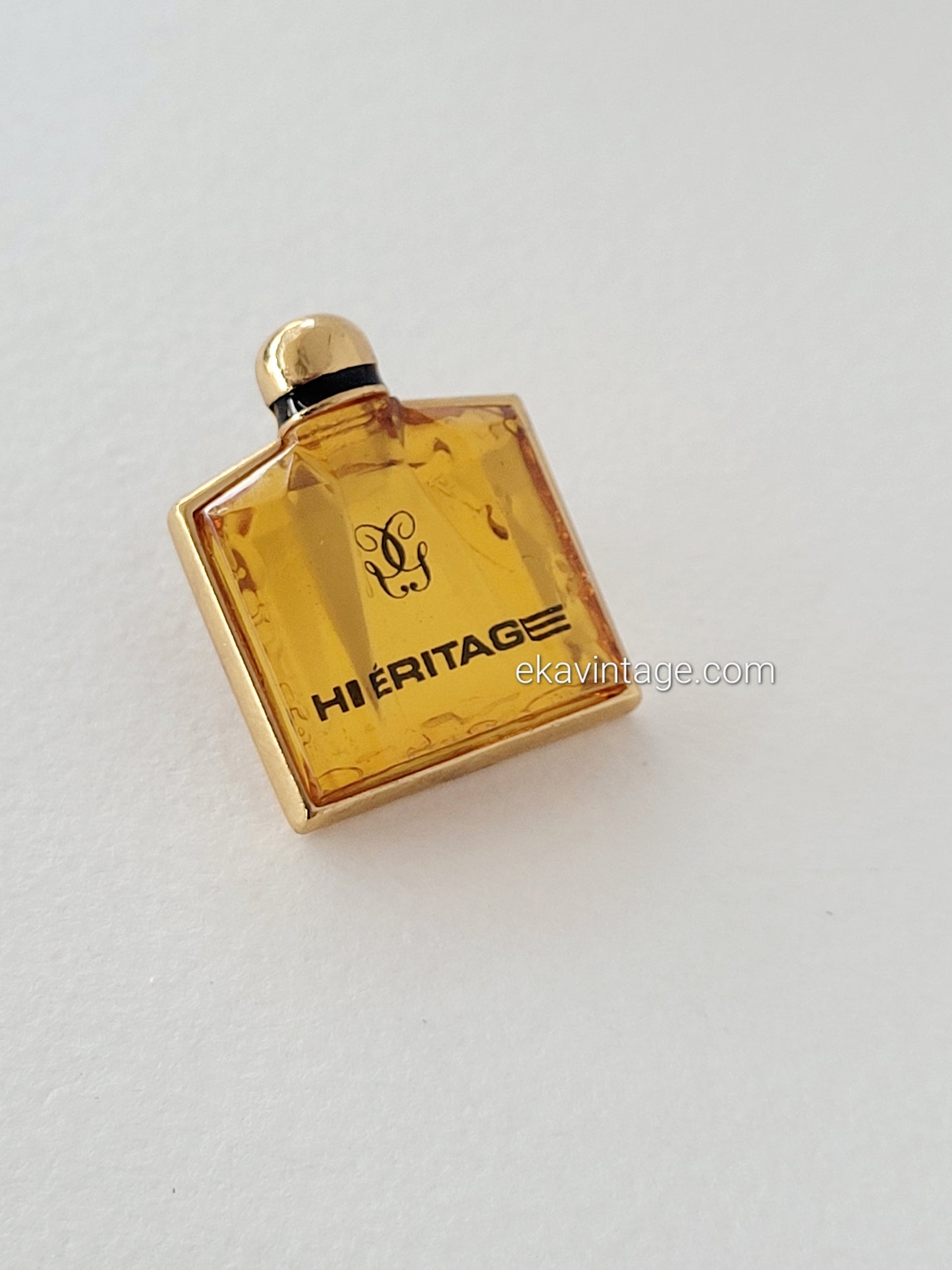 Guerlain Paris - Pin's vintage