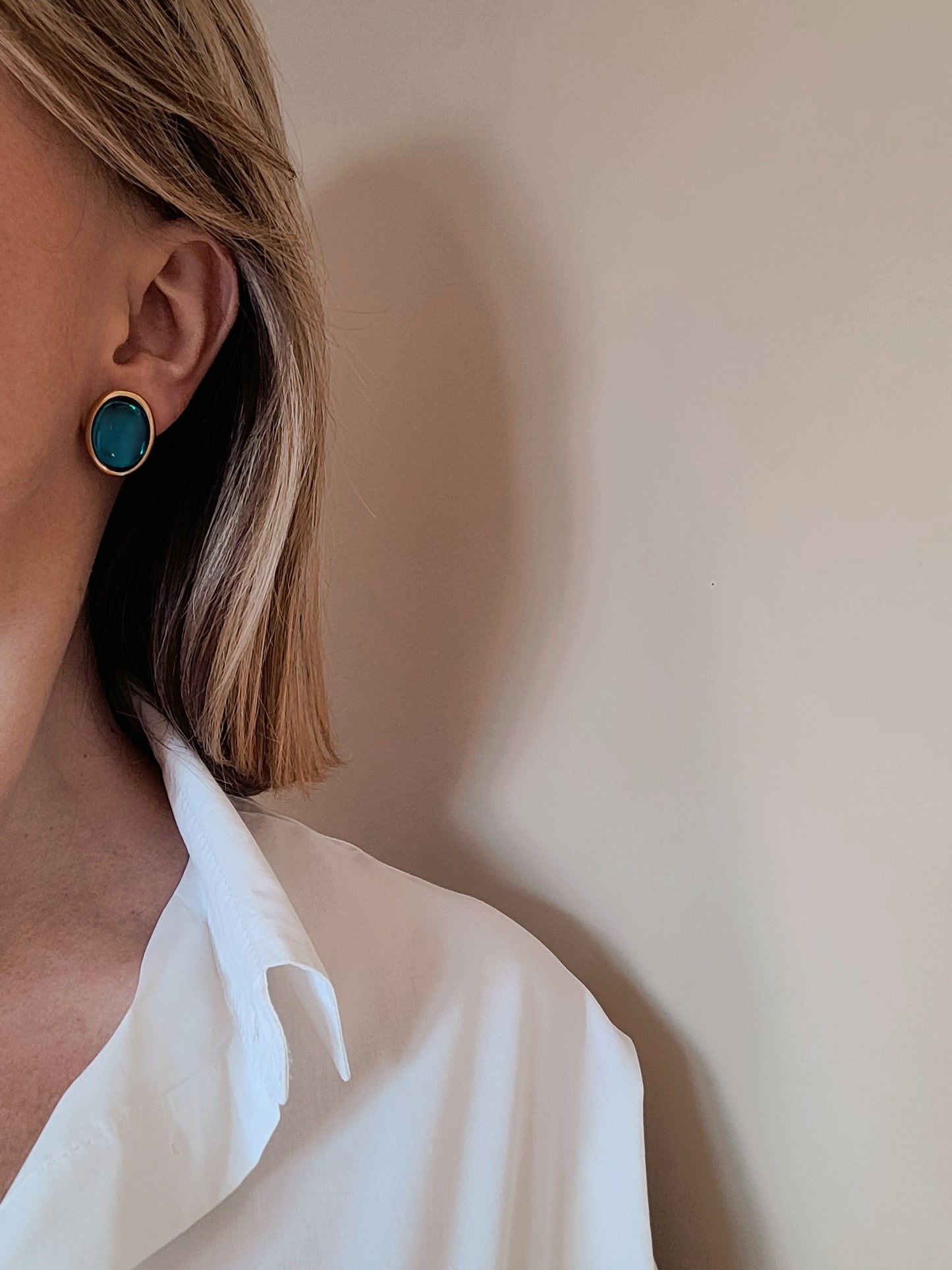 Trifari - Boucles d'oreilles vintage cabochons bleus