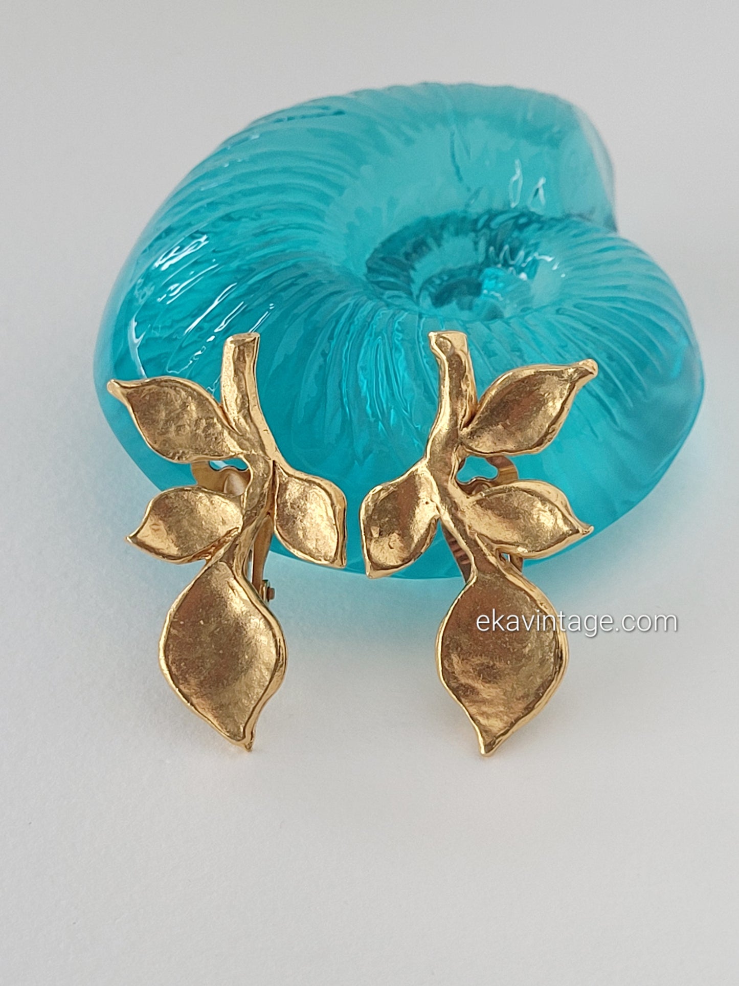 Il était une fois - Boucles d'oreilles vintage Trois feuilles