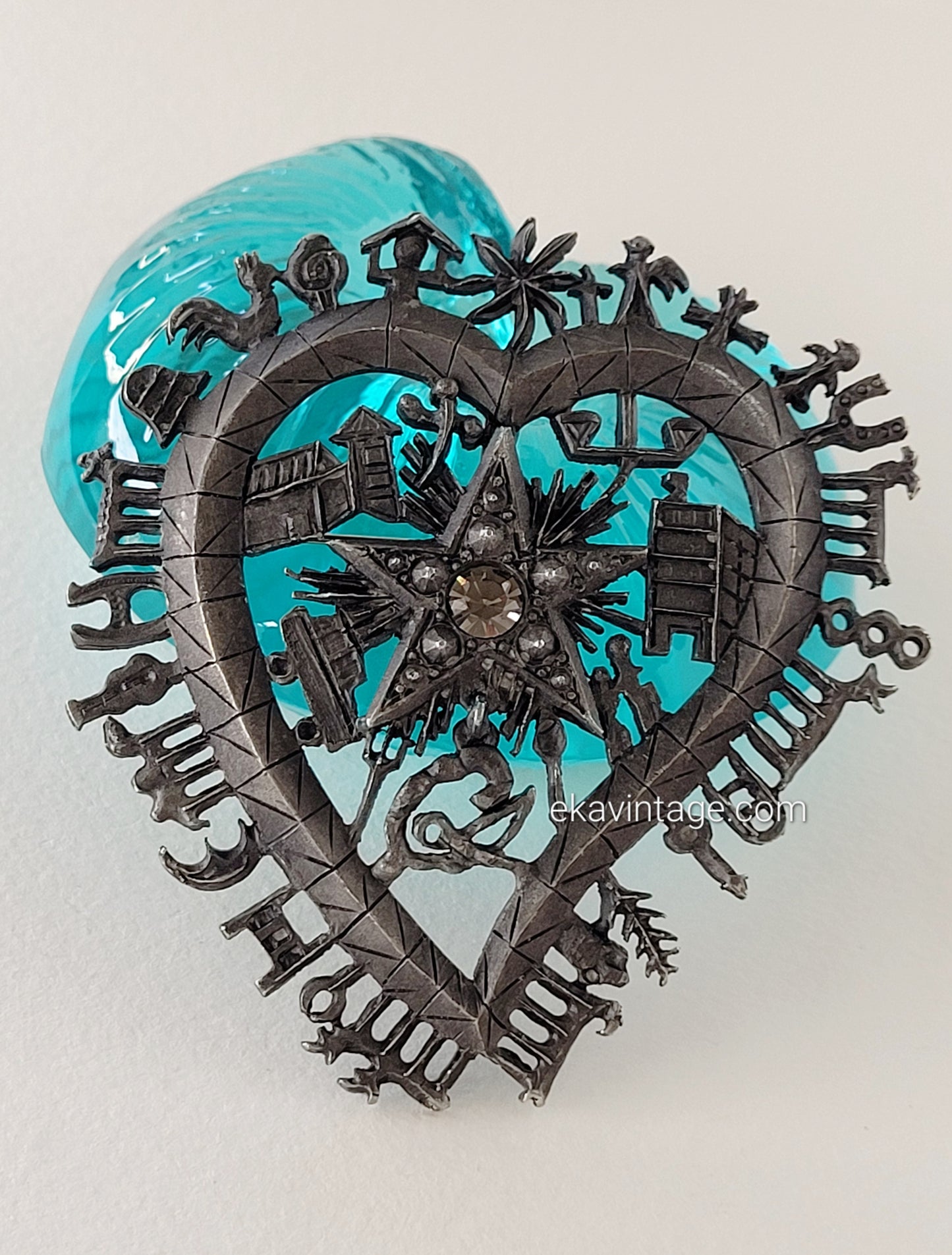 Christian Lacroix - Grande broche vintage cœur