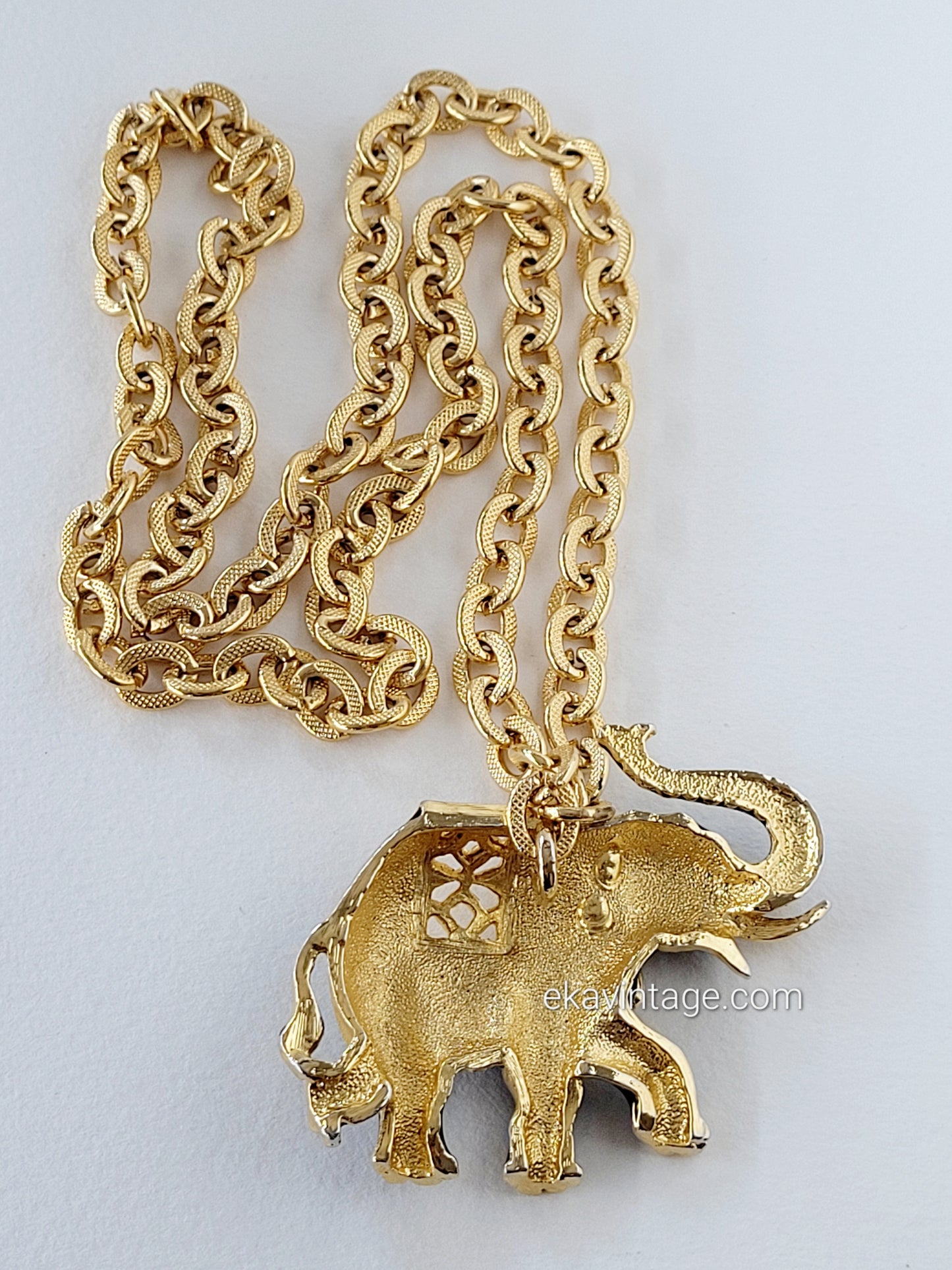 Collier vintage doré - Éléphant