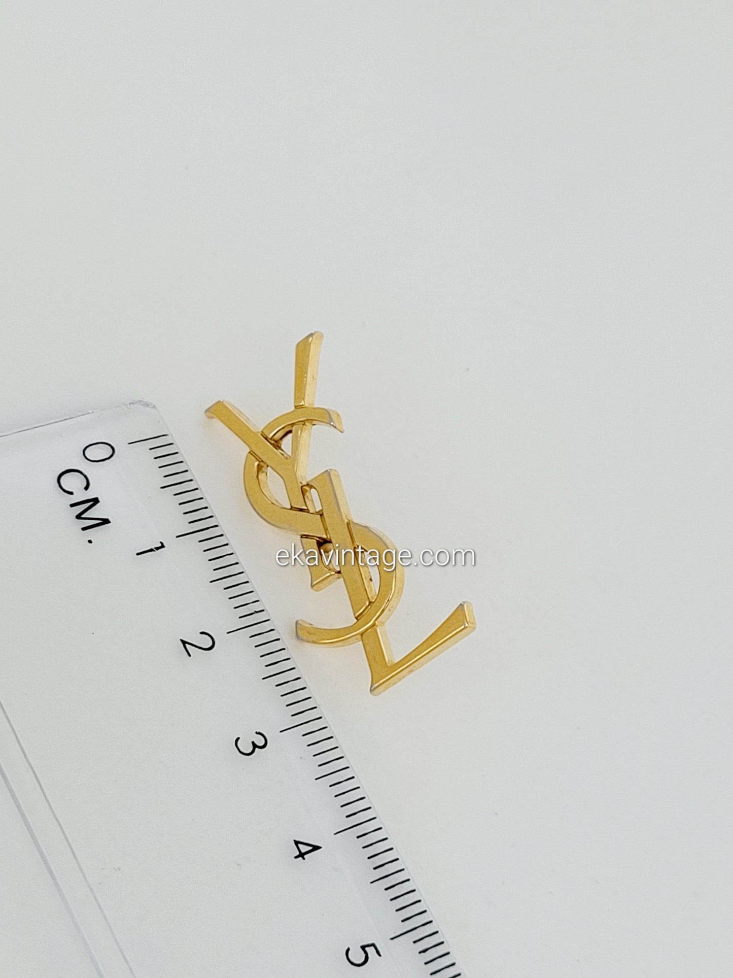 Yves Saint Laurent - Pin's vintage YSL