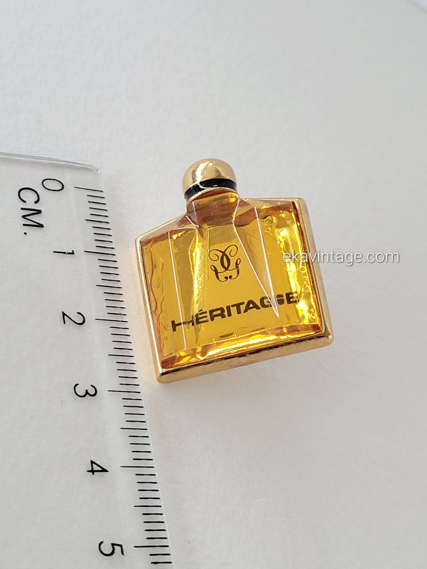 Guerlain Paris - Pin's vintage