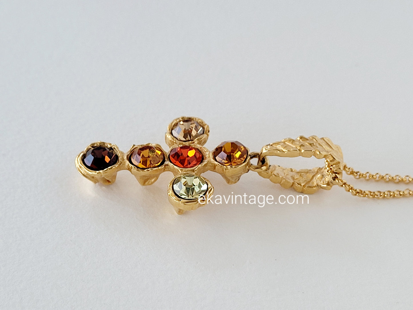 Pendentif vintage Christian Lacroix en forme de croix