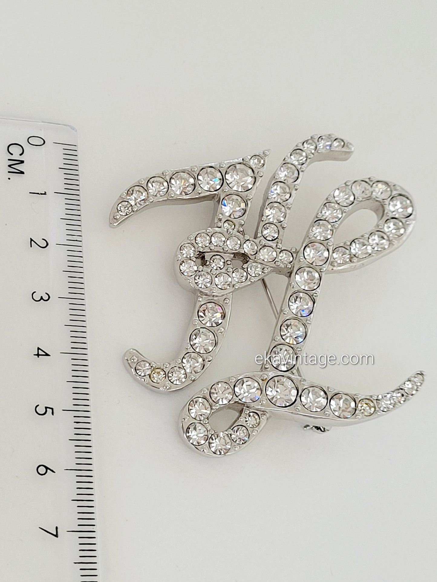 Karl Lagerfeld - Grande broche vintage KL