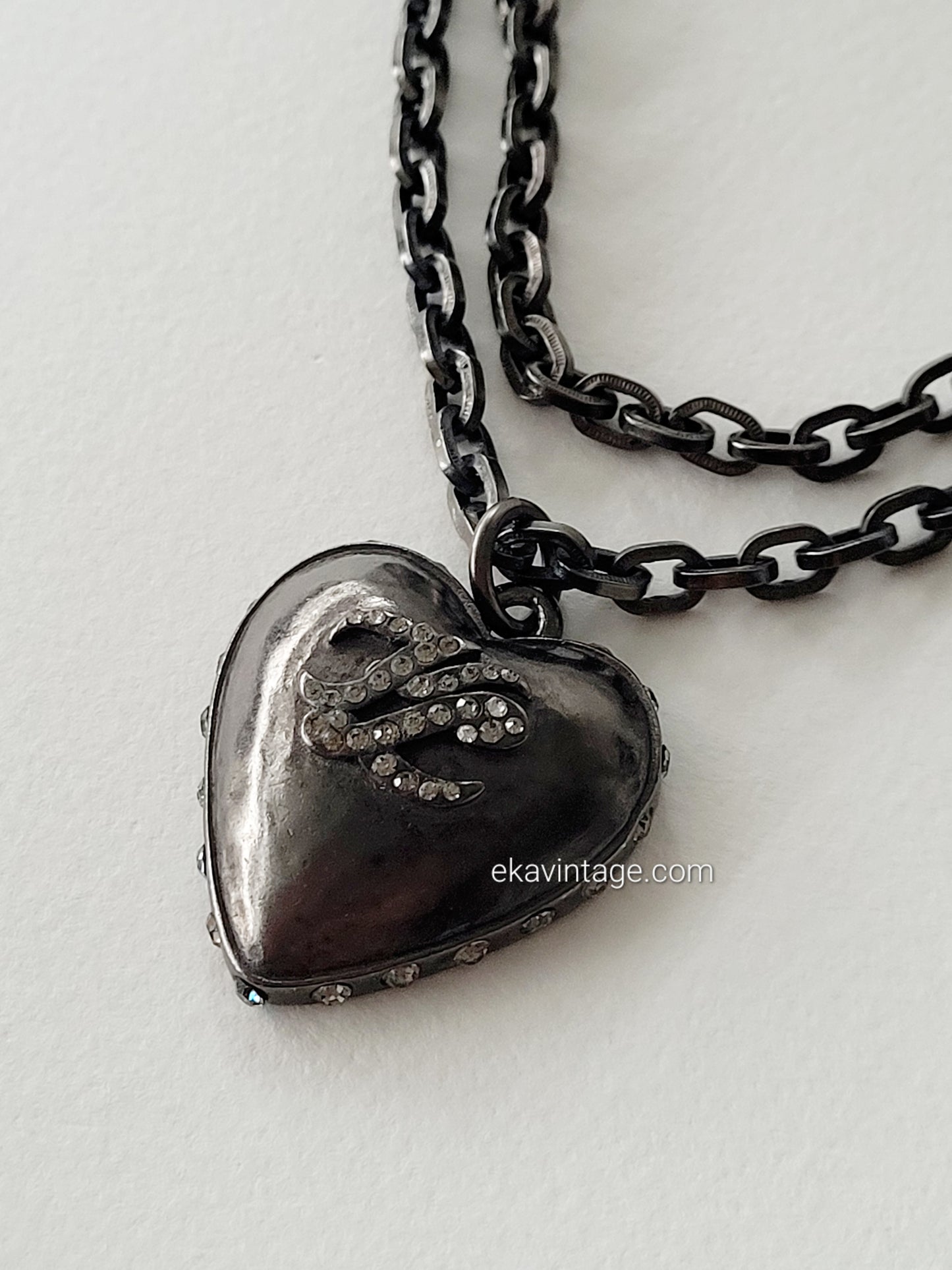 Karl Lagerfeld - Collier/Sautoir vintage Cœur KL