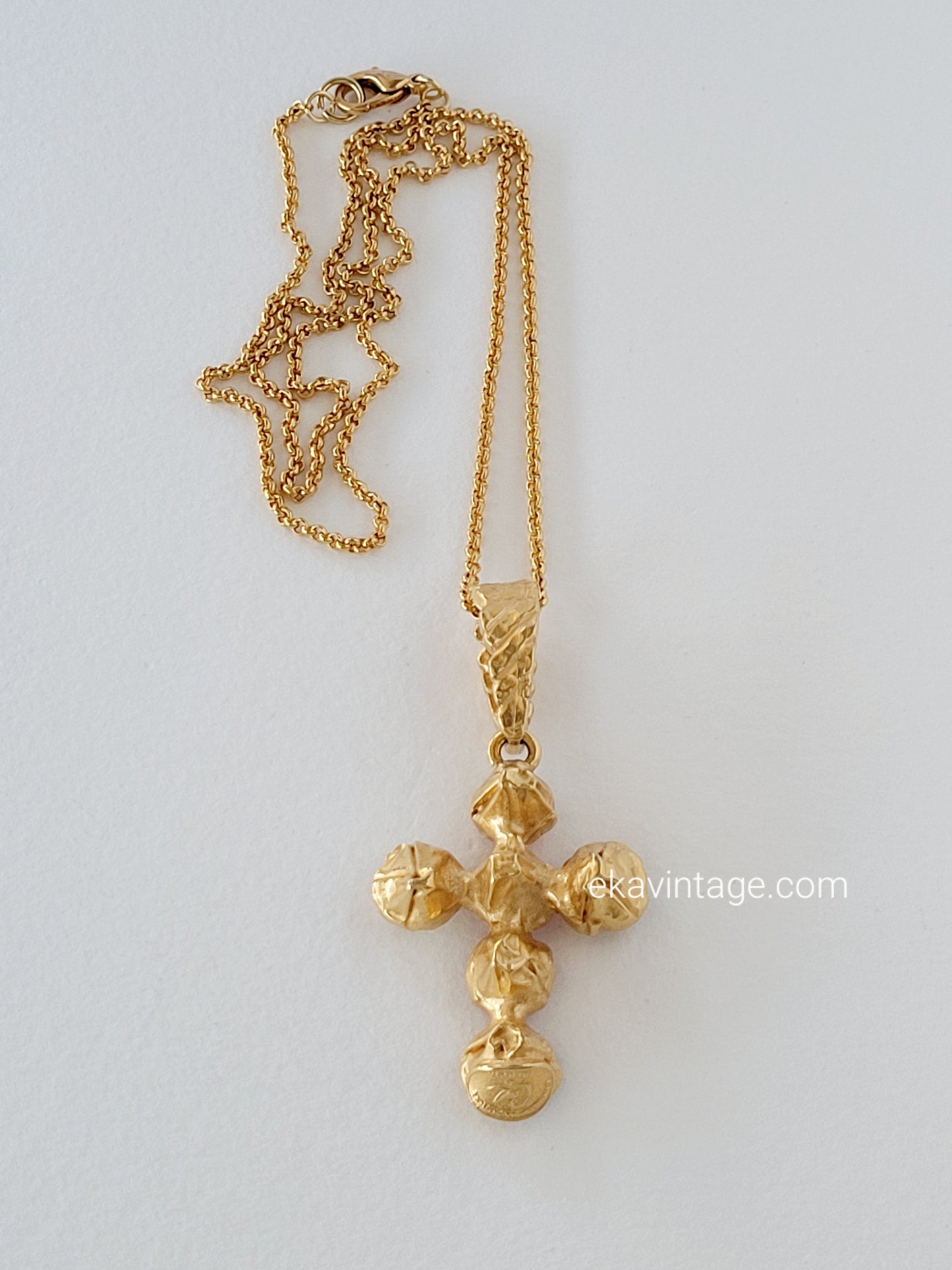 Pendentif vintage Christian Lacroix en forme de croix