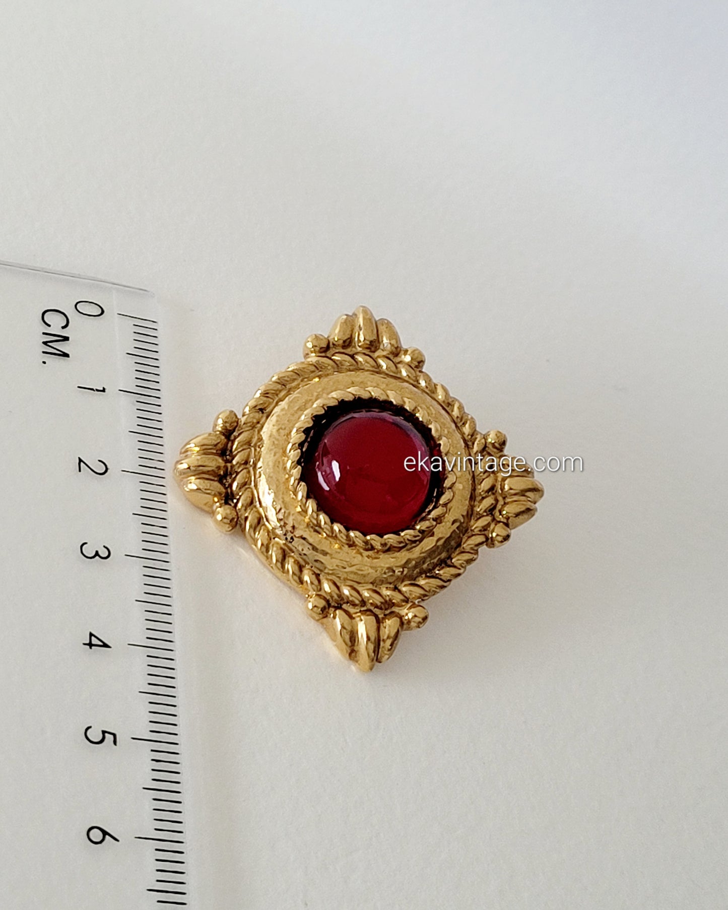 Yves Saint Laurent - Boucles d'oreilles vintage Cabochons rouges