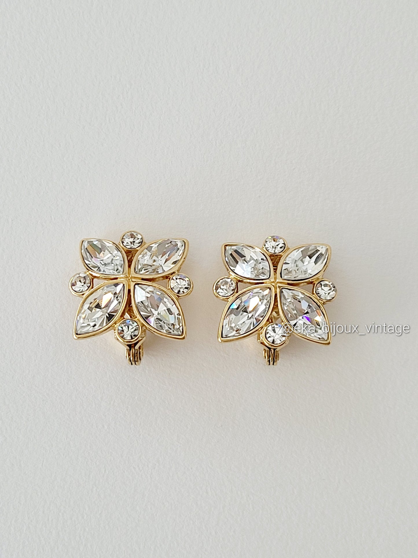 Monet-Boucles d'oreilles vintage-Cristaux blancs