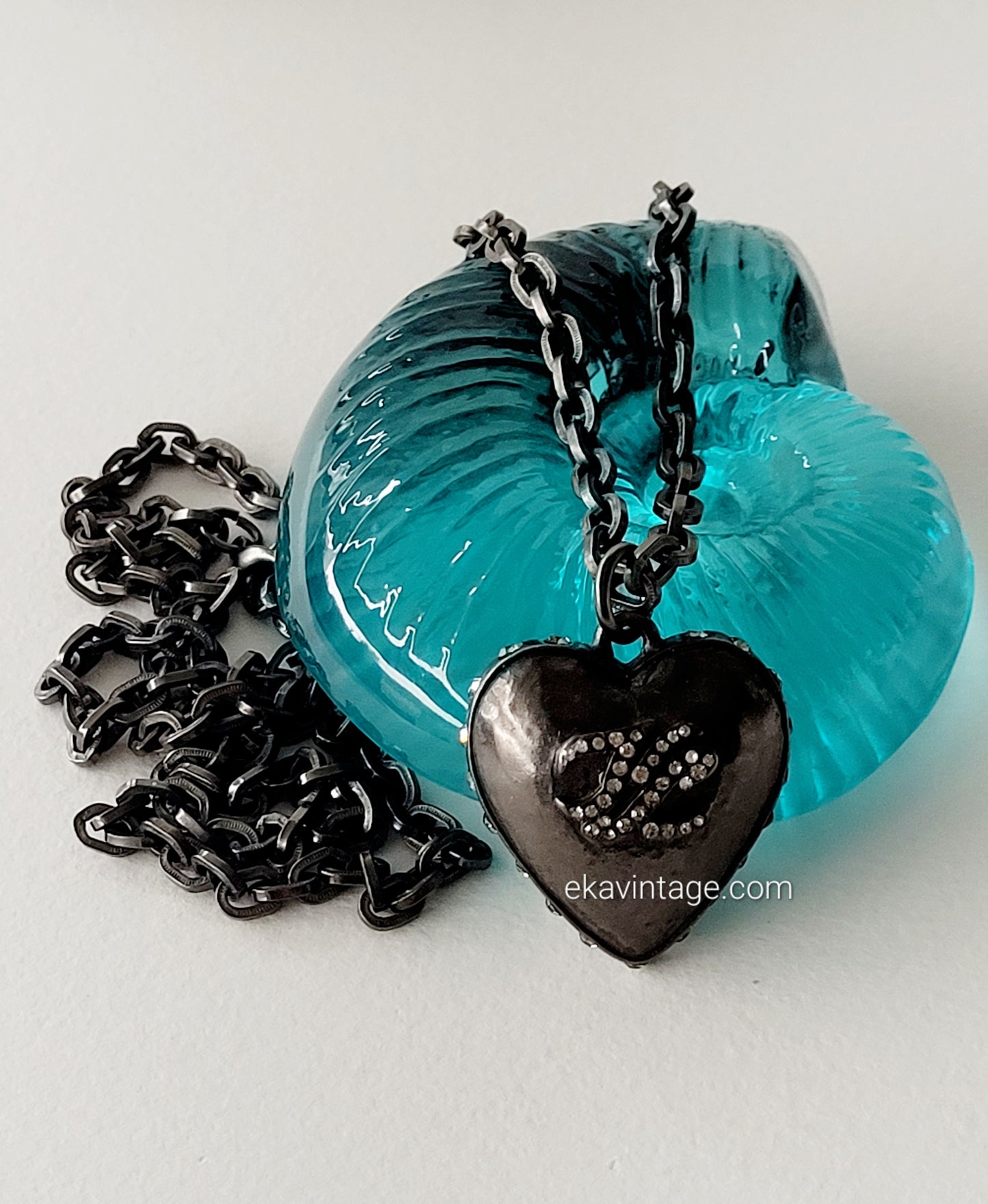 Karl Lagerfeld - Collier/Sautoir vintage Cœur KL