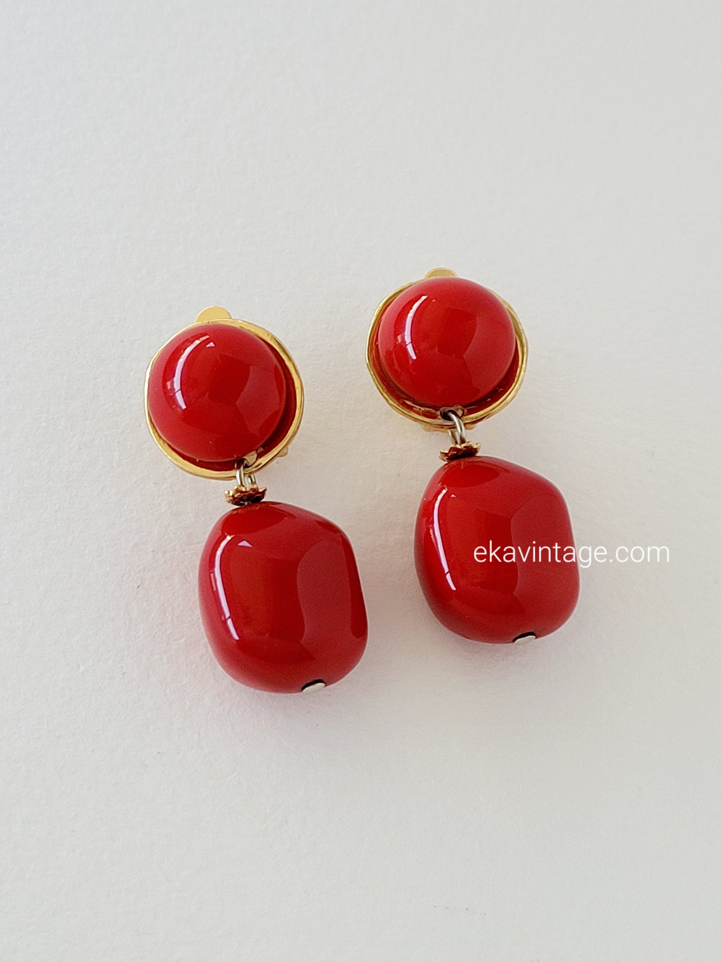 Cécile et Jeanne - Boucles d'oreilles pendantes rouge