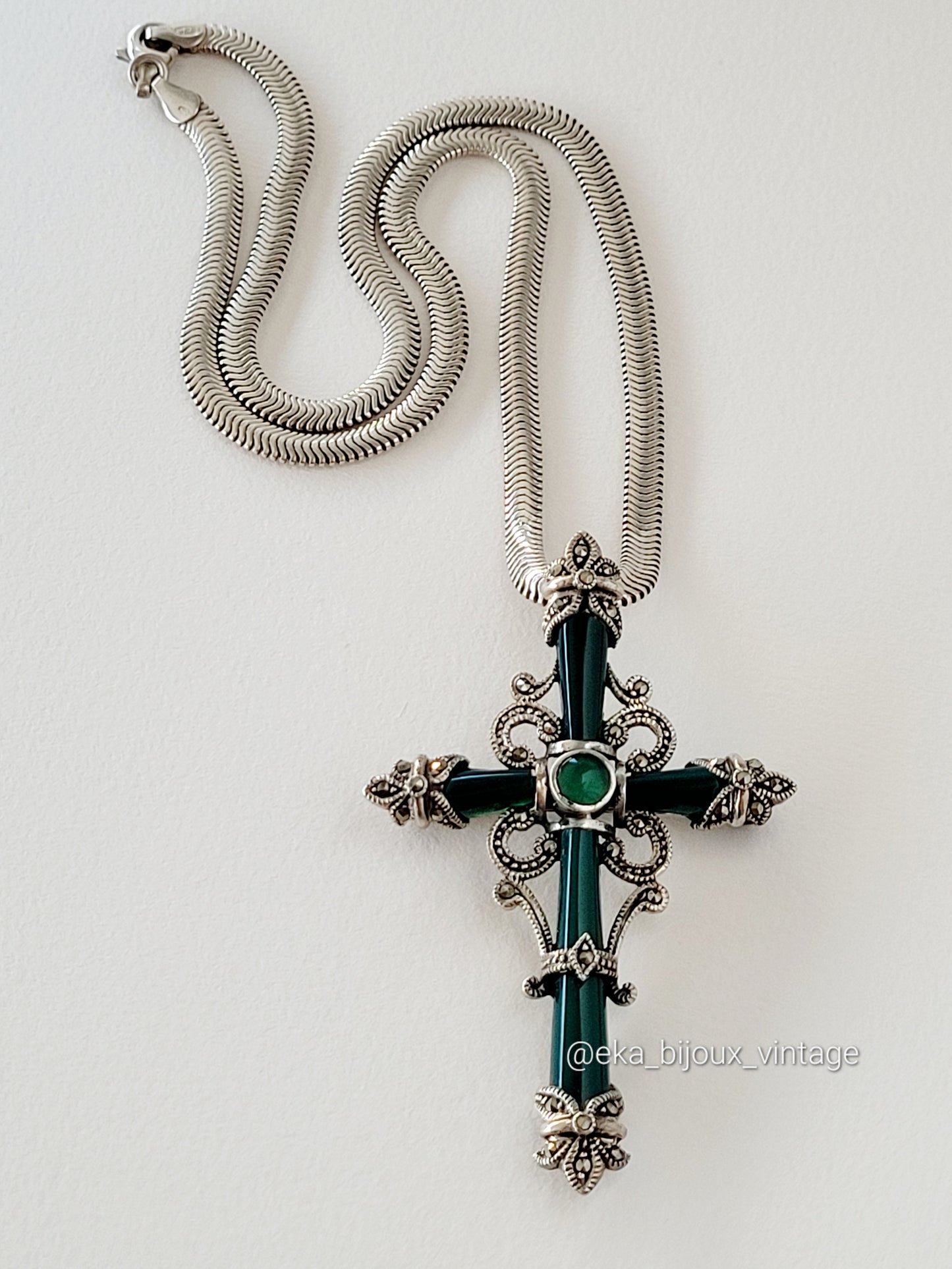 Collier vintage - Croix artisanale en verre