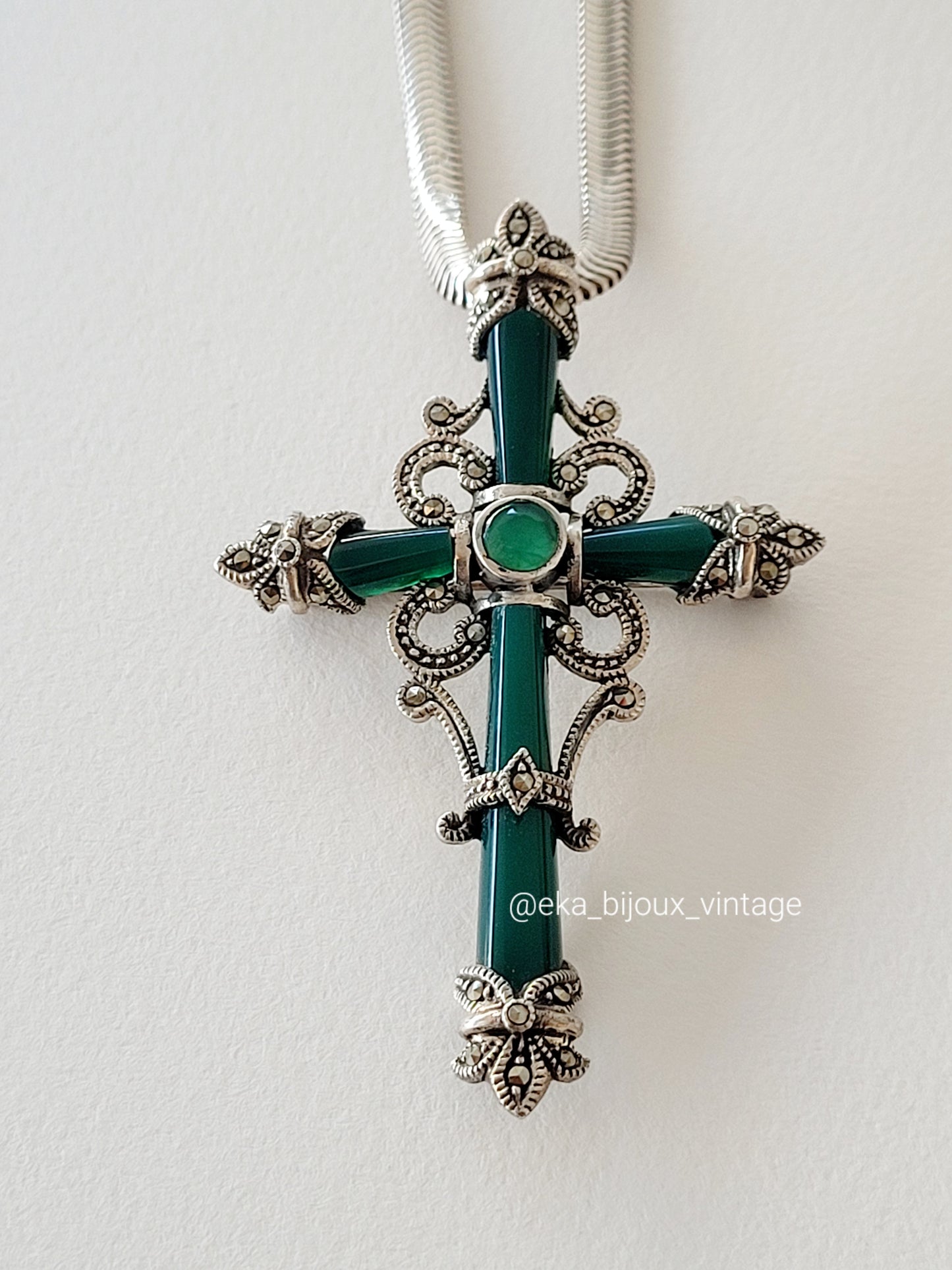 Collier vintage - Croix artisanale en verre