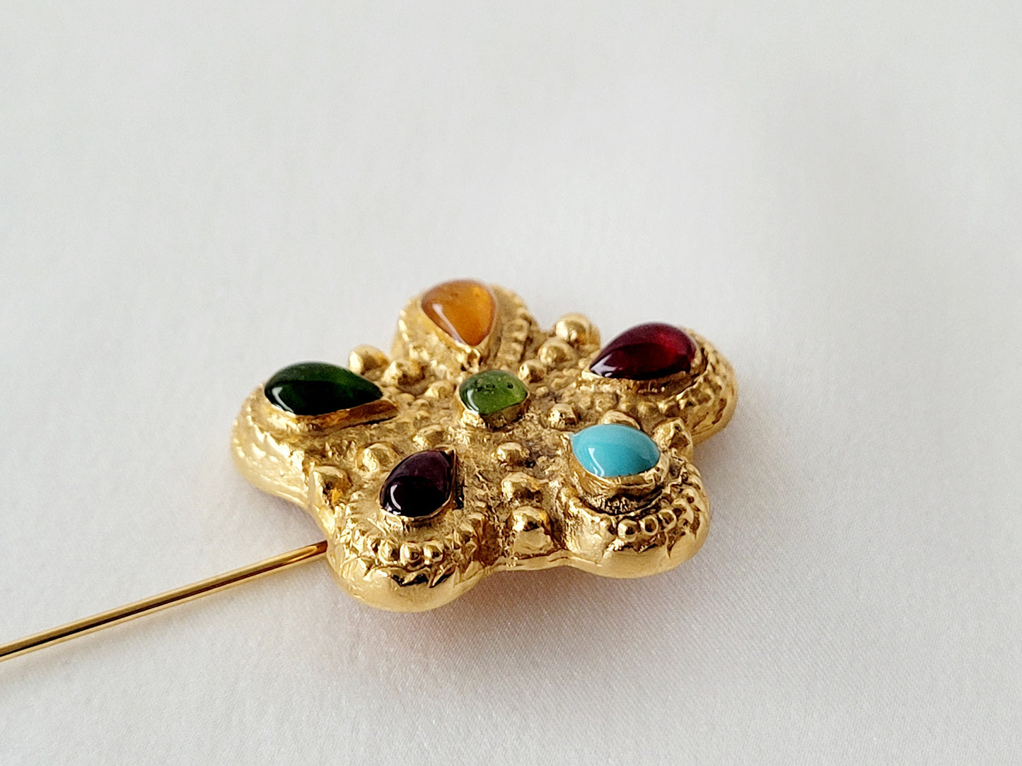 Vintage brooch/pin cabochons glass paste