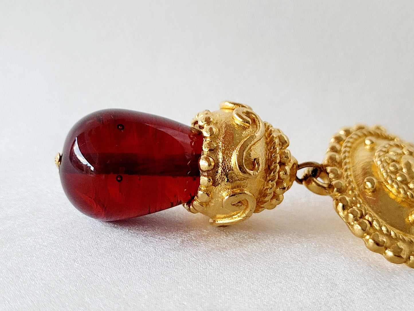 Ungaro Paris - Collier vintage pendentif rouge