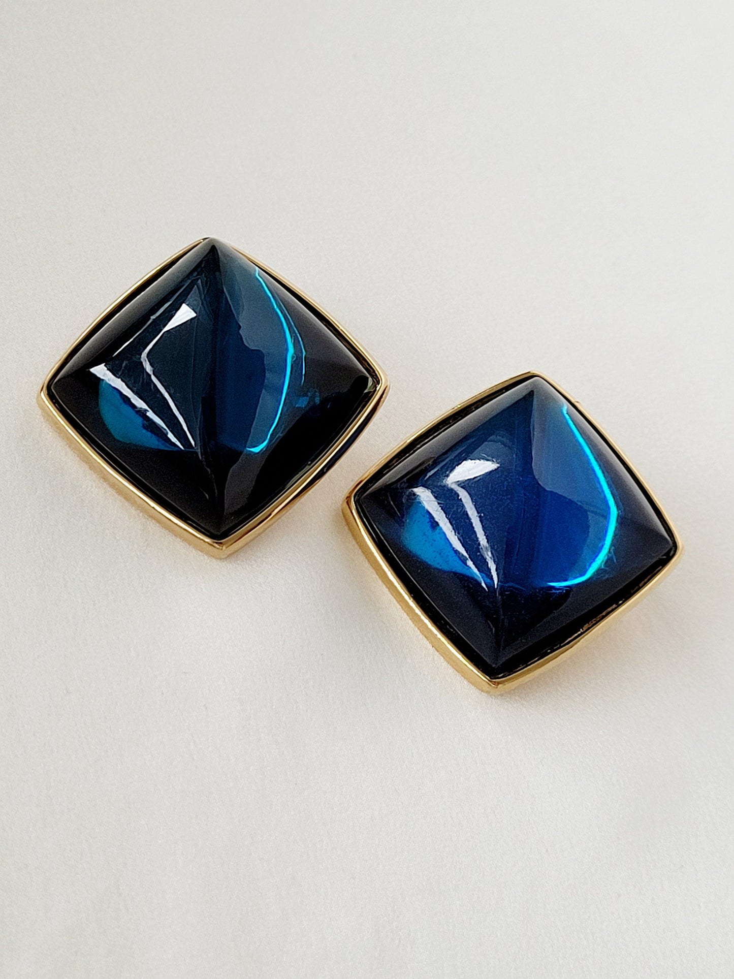 Yves Saint Laurent - Boutons de manchette vintage lucite bleu