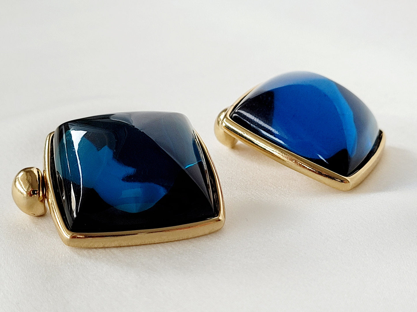 Yves Saint Laurent - Boutons de manchette vintage lucite bleu