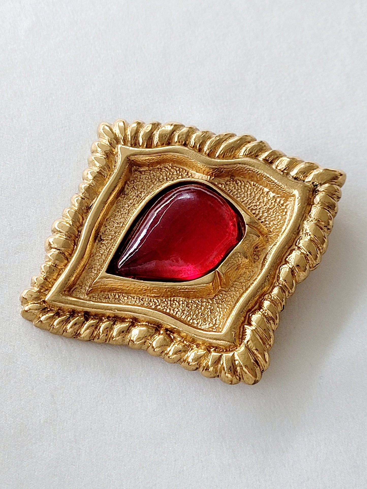 Scherrer  - Grande broche vintage cabochon rouge