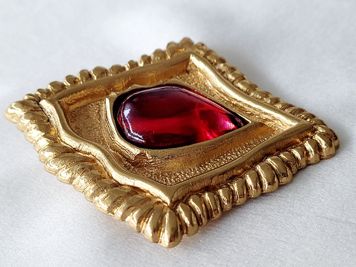 Scherrer - Large vintage red cabochon brooch