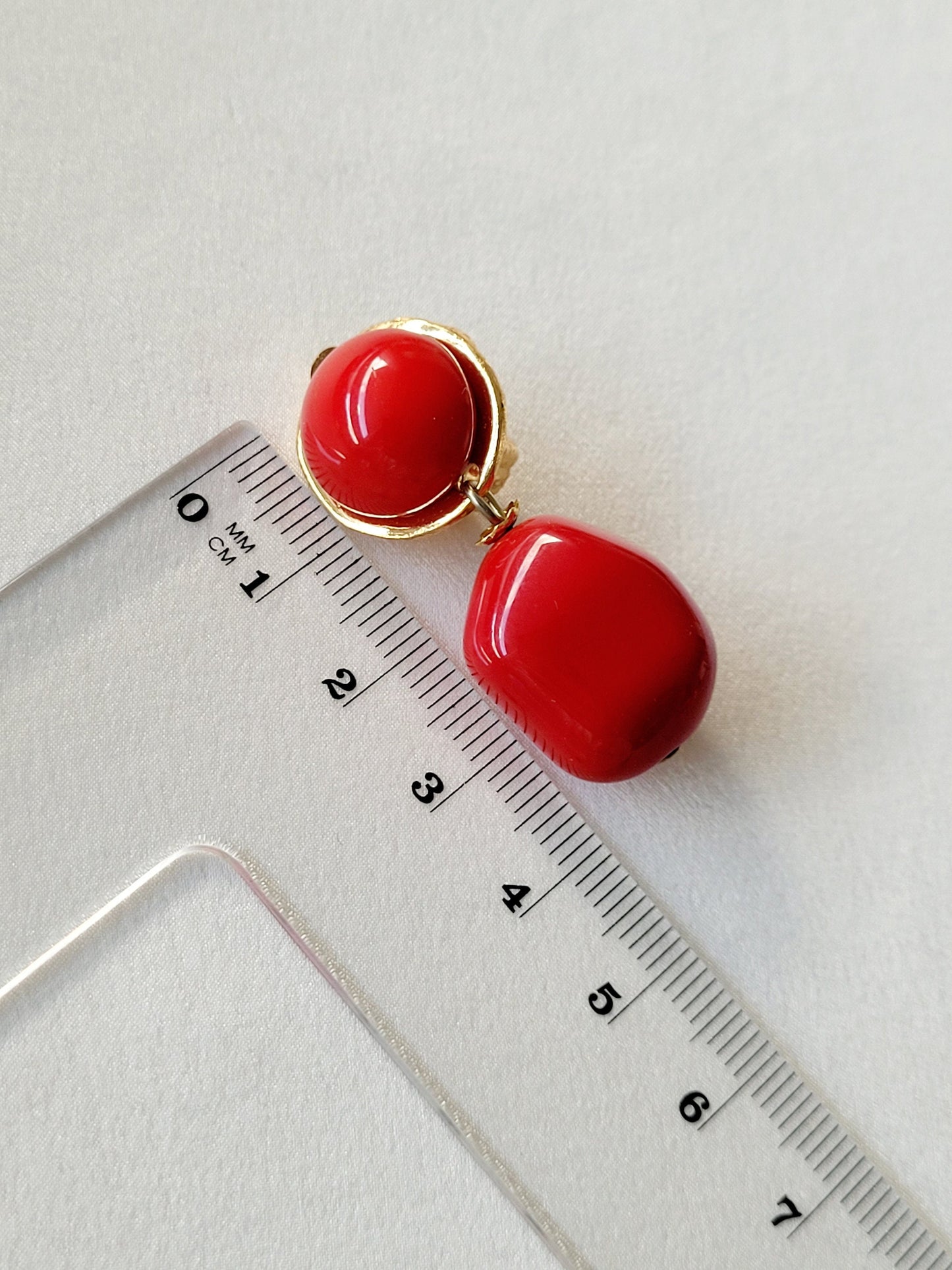 Cécile et Jeanne - Boucles d'oreilles pendantes rouge