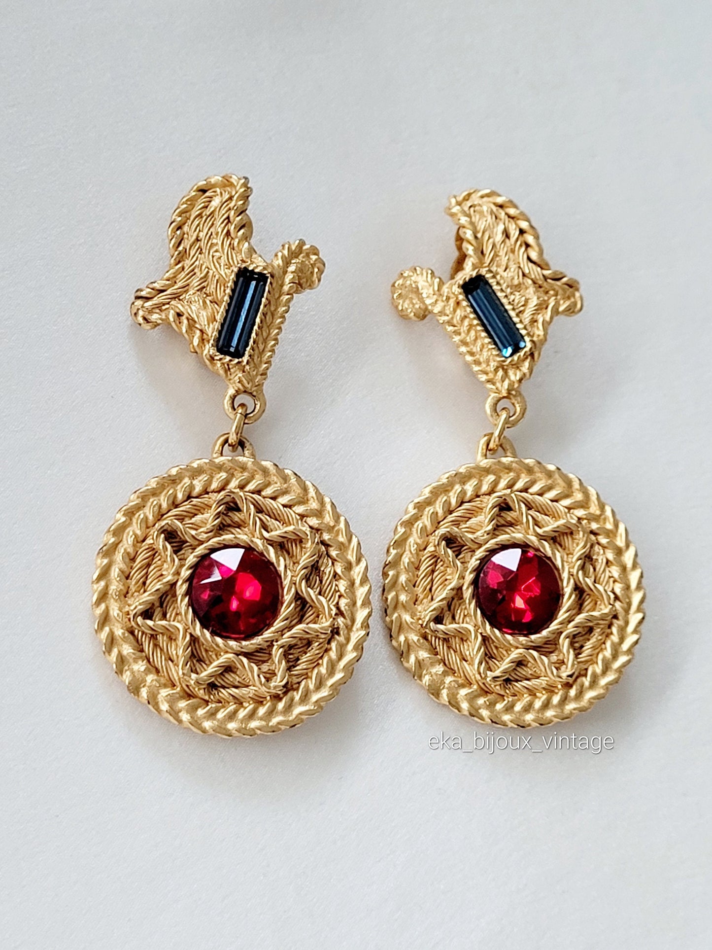 Balenciaga Paris  - Boucles d'oreilles vintage pendantes Cristaux rouges