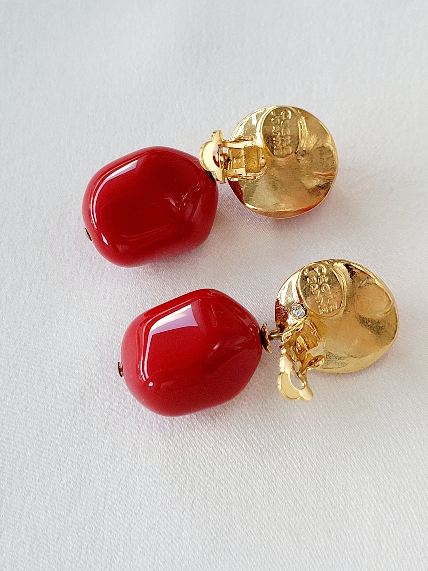 Cécile et Jeanne - Boucles d'oreilles pendantes rouge