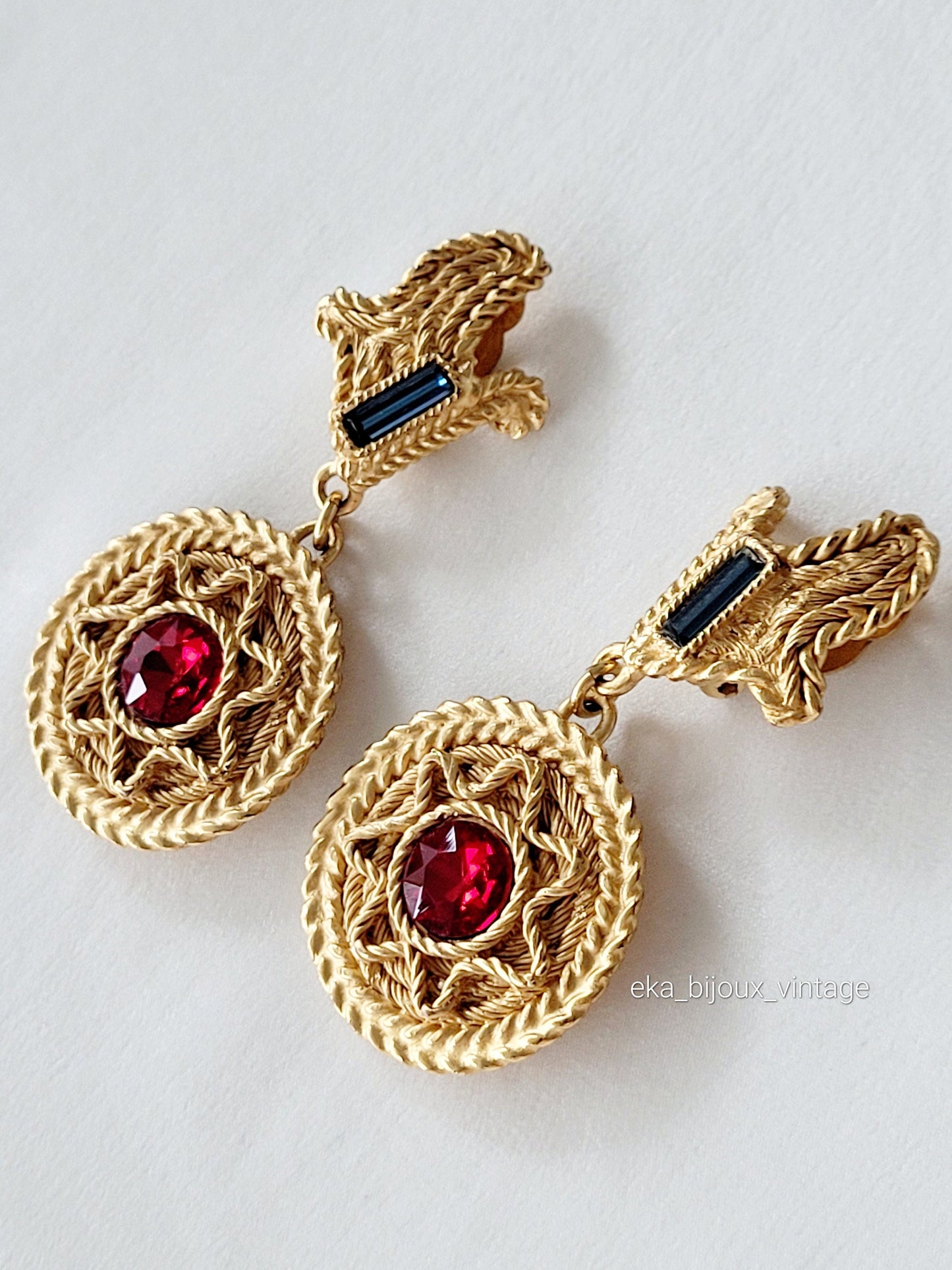 Balenciaga Paris  - Boucles d'oreilles vintage pendantes Cristaux rouges