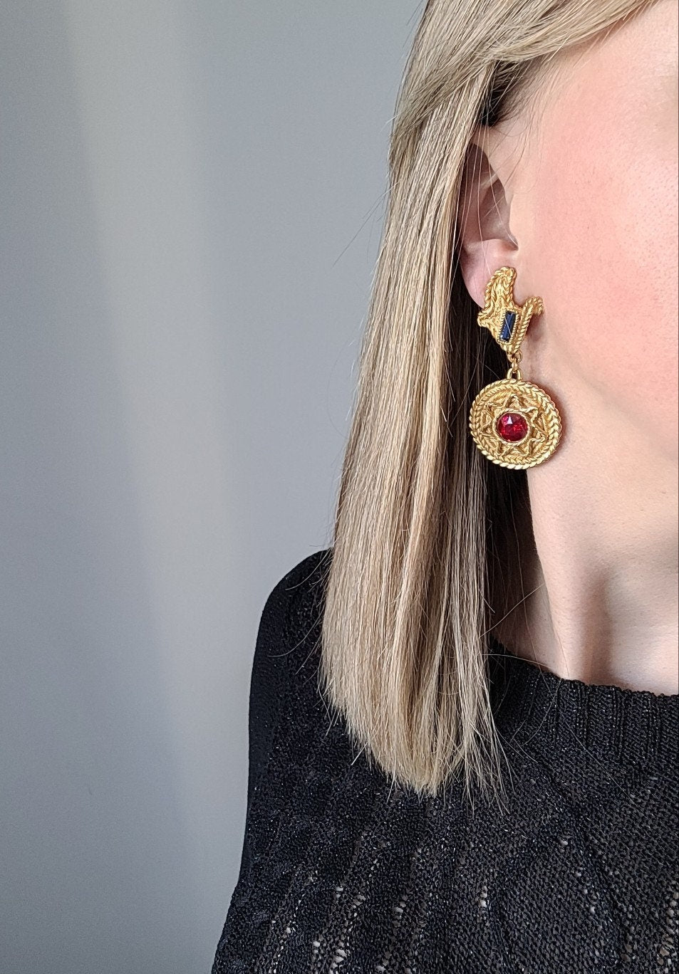 Balenciaga Paris  - Boucles d'oreilles vintage pendantes Cristaux rouges