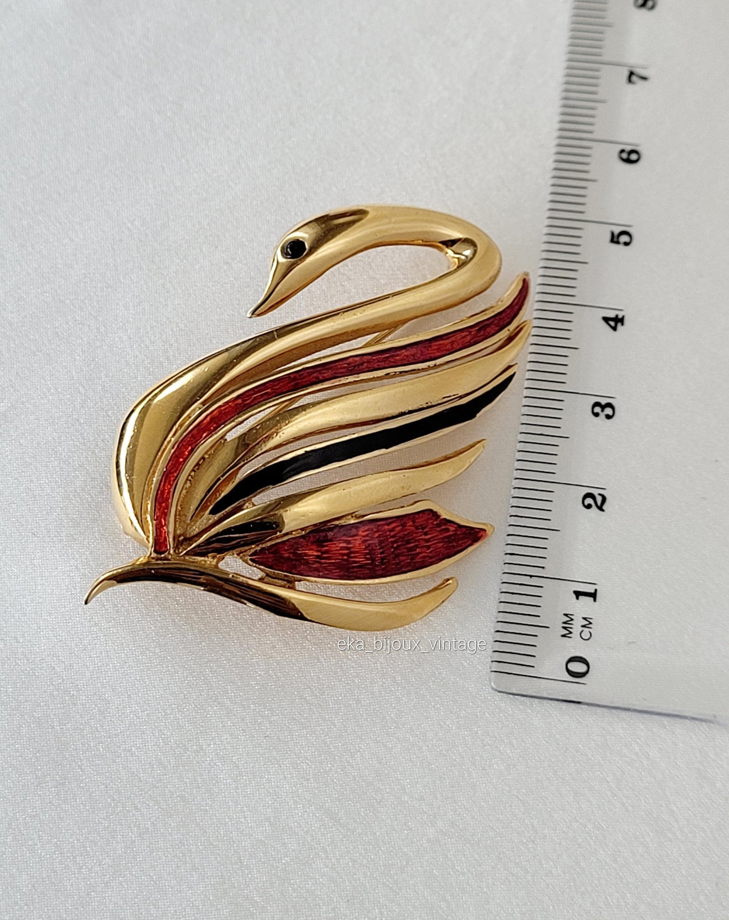 Carven - Vintage Swan Brooch