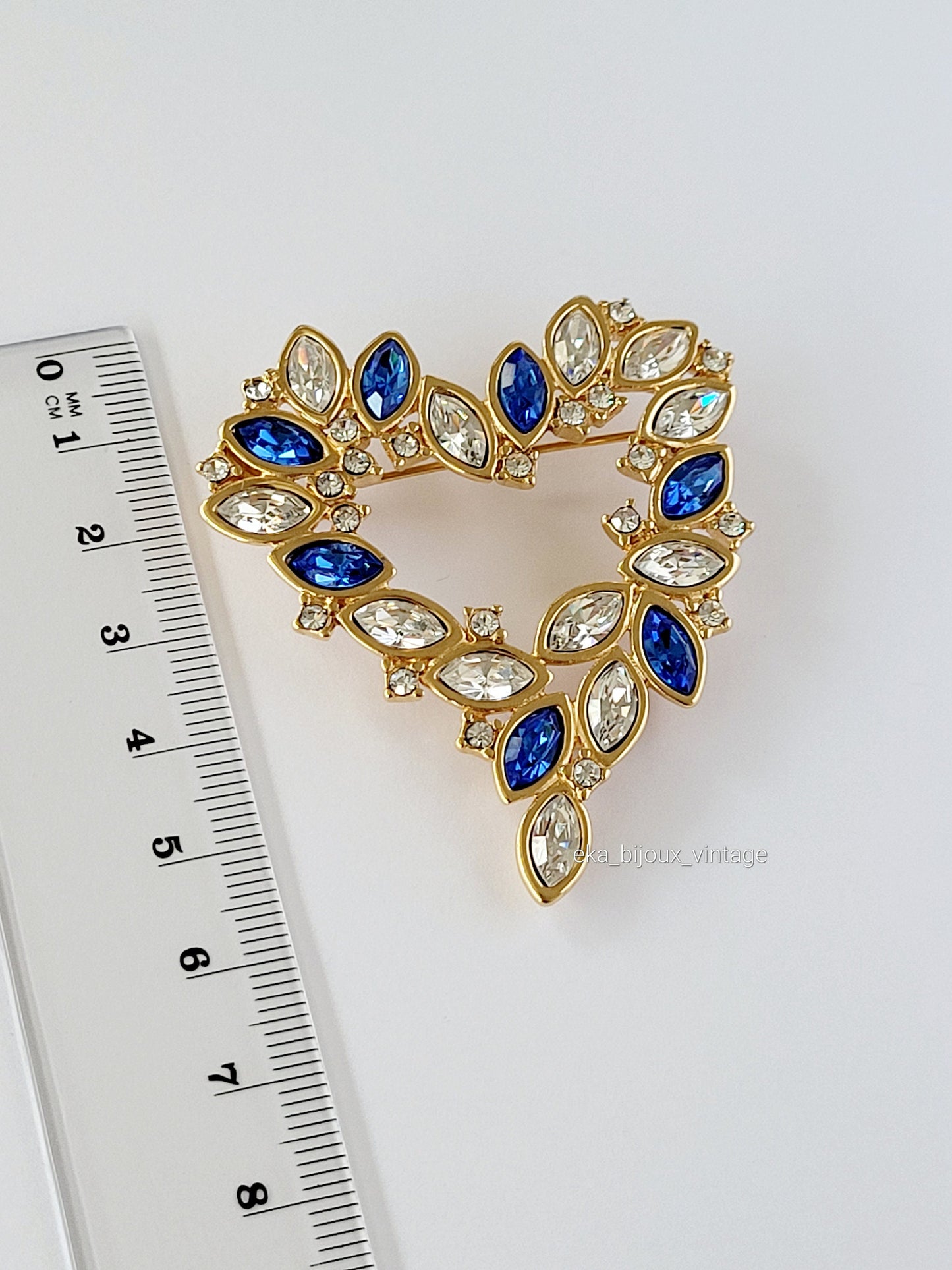 Monet - Vintage Heart Brooch