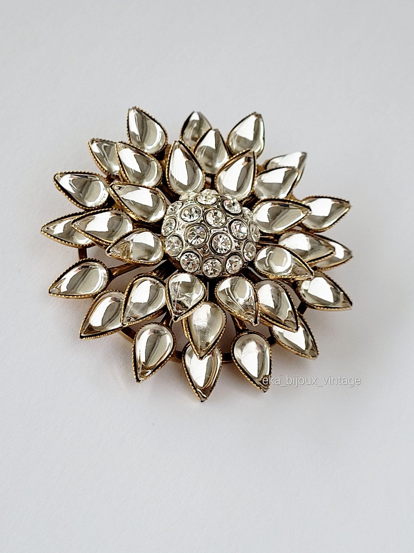 Rossi - White Flower Brooch