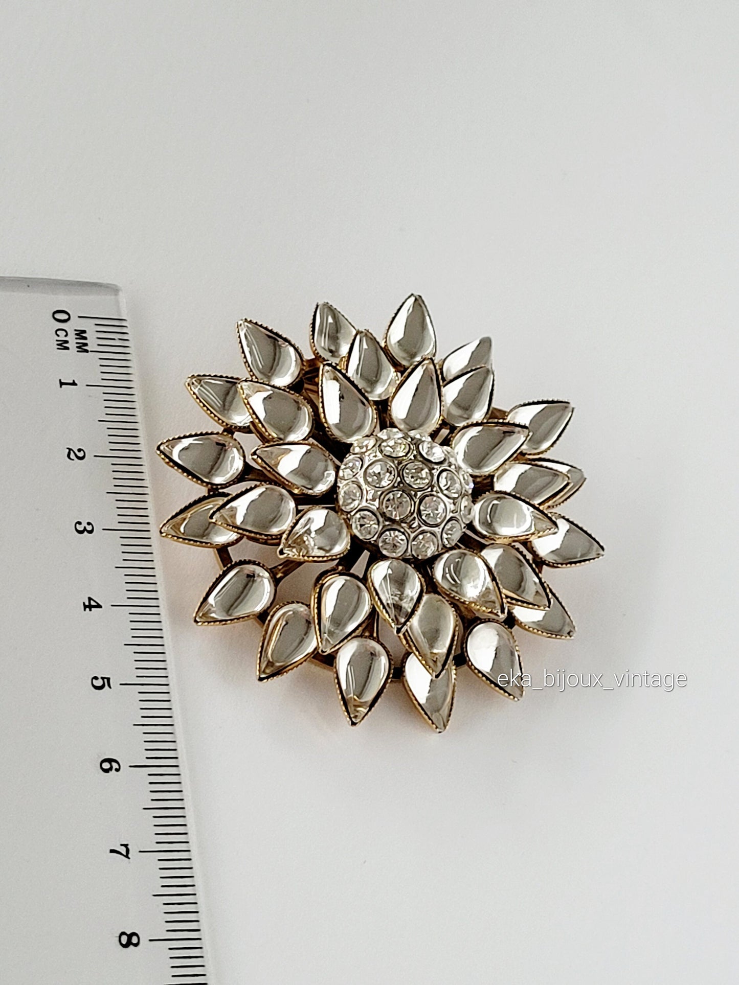 Rossi - White Flower Brooch