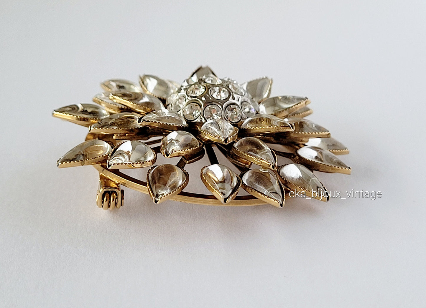 Rossi - White Flower Brooch