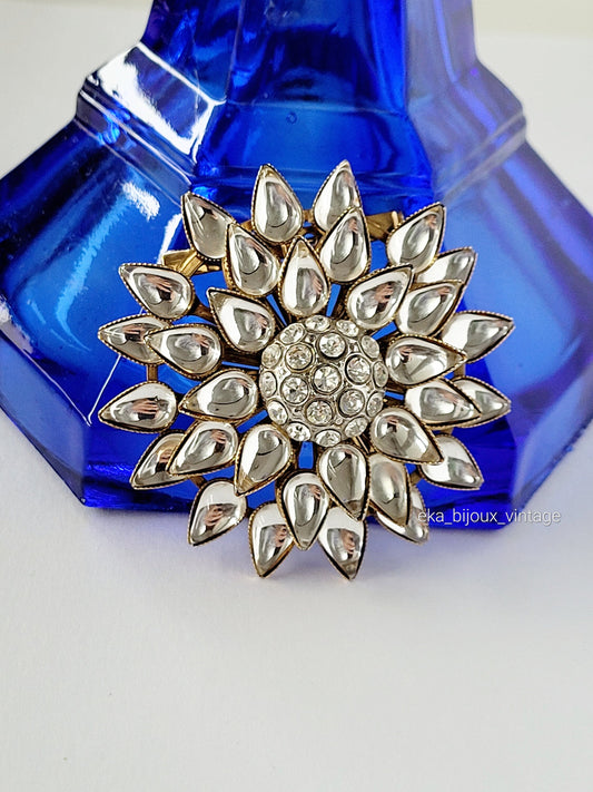 Rossi - White Flower Brooch