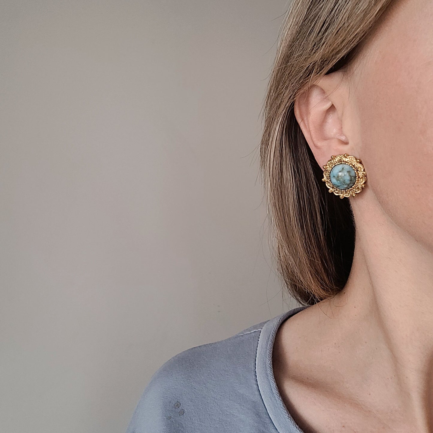 Gontie - Vintage blue cabochon earrings