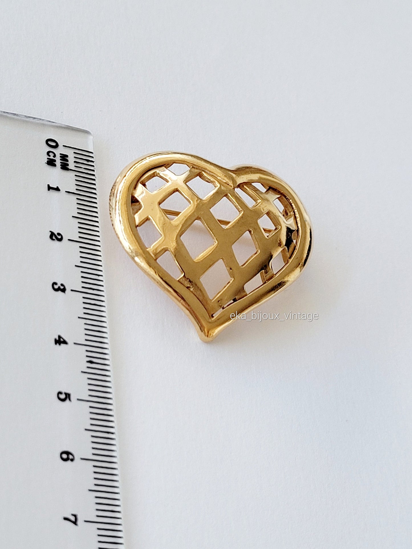 Rochas - Small vintage Heart brooch