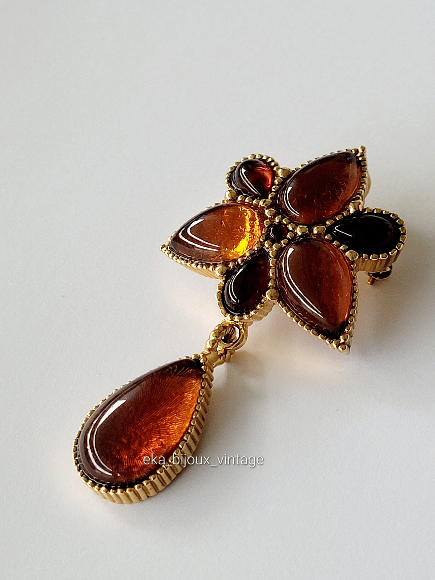 Broche/Pendentif vintage en lucite