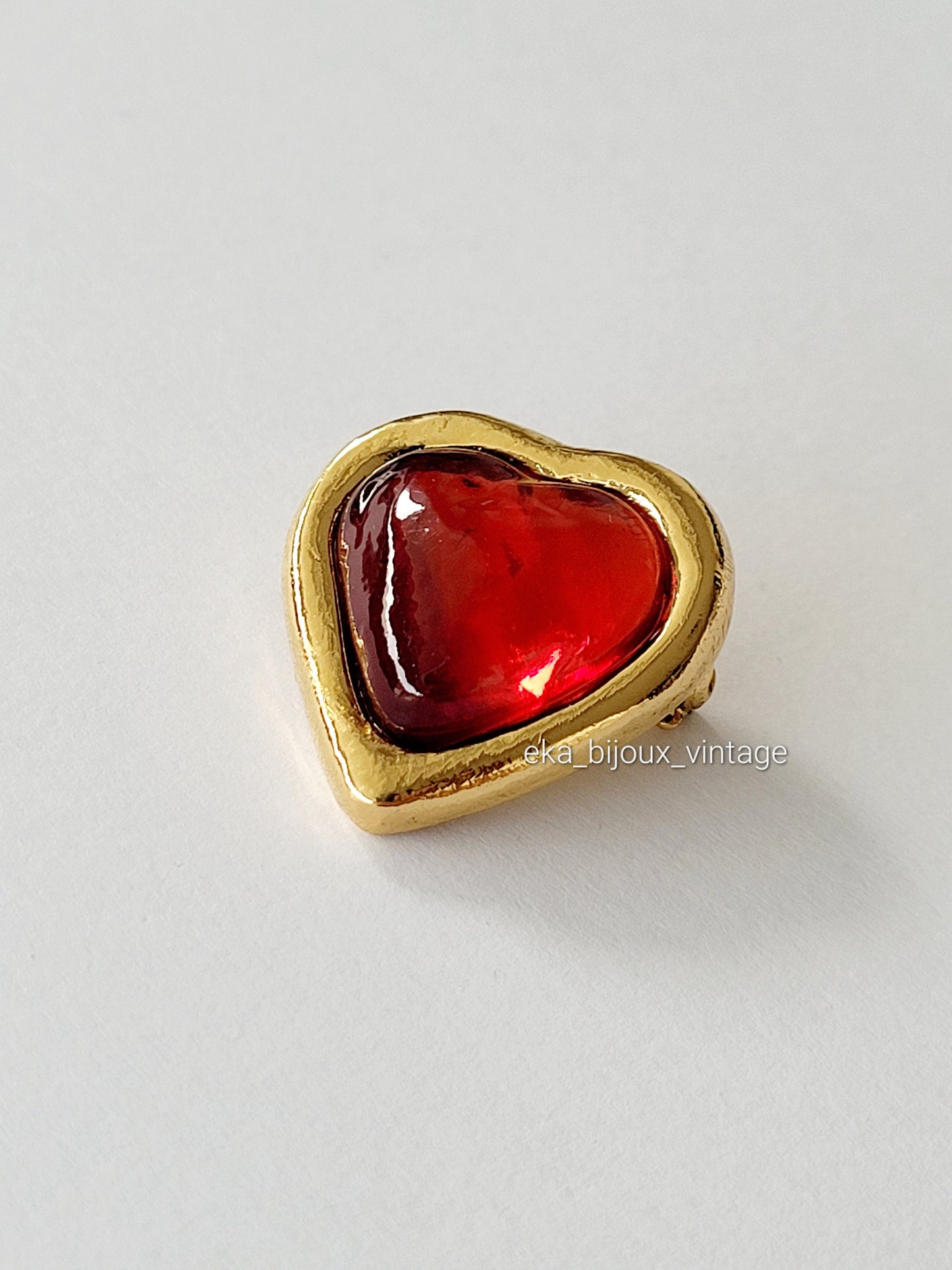 Yves Saint Laurent - Broche vintage cœur rouge