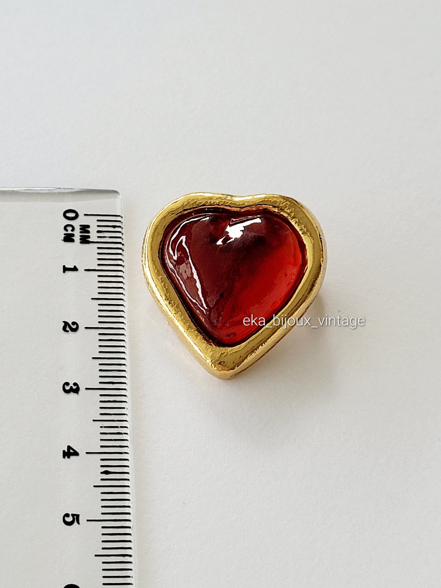 Yves Saint Laurent - Broche vintage cœur rouge